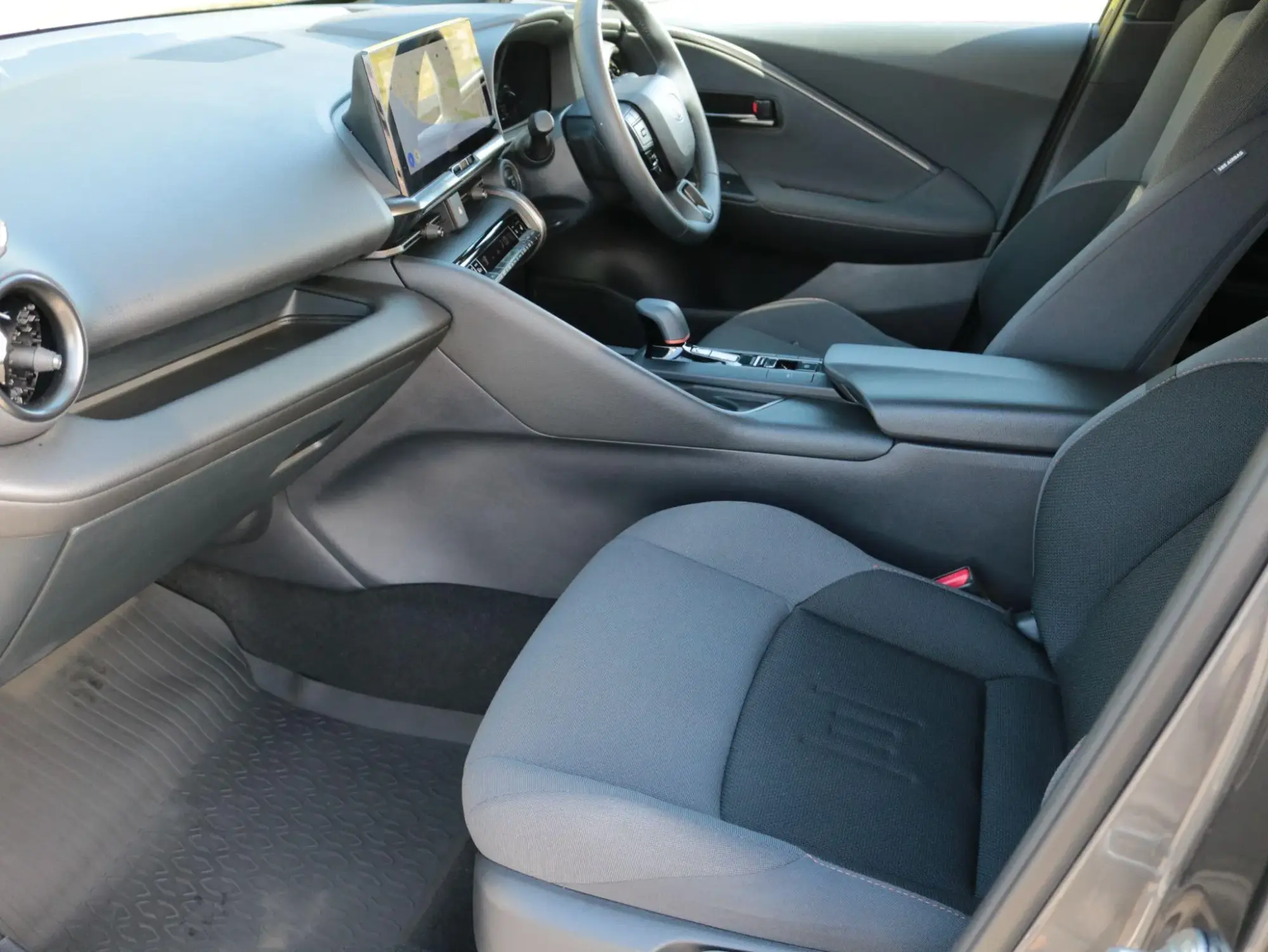 Toyota C-HR Hybrid Image 17 Toyota C-HR Hybrid Image 17