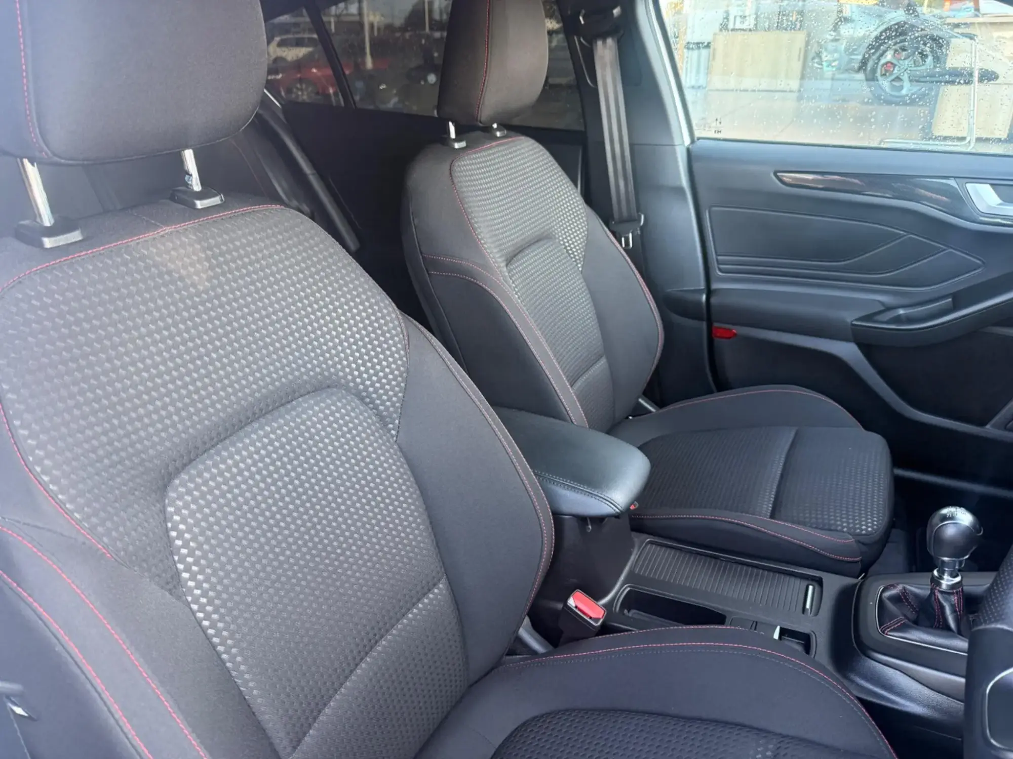 Ford Focus Image 9