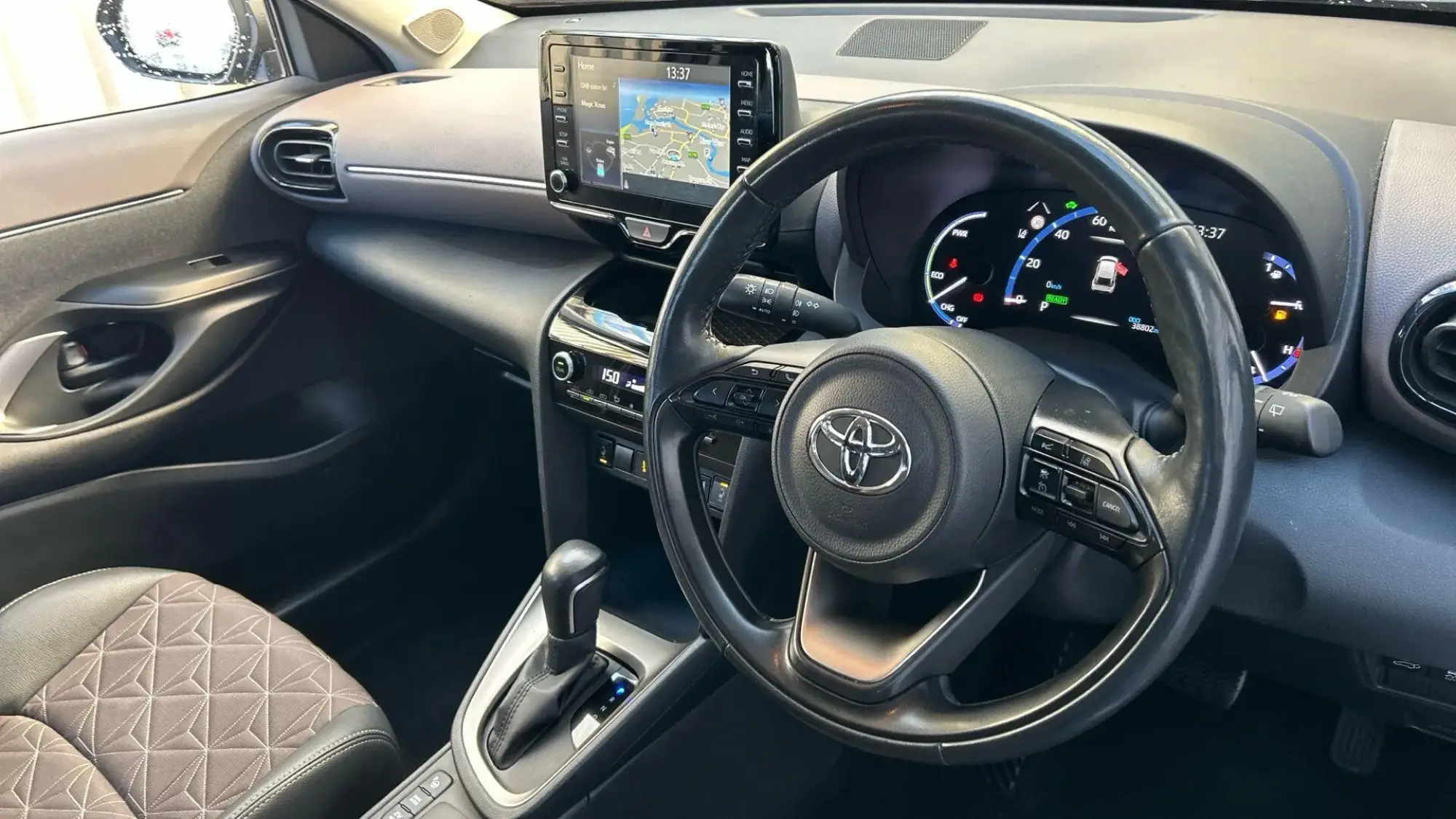 Toyota Yaris Cross Hybrid Image 10 Toyota Yaris Cross Hybrid Image 10