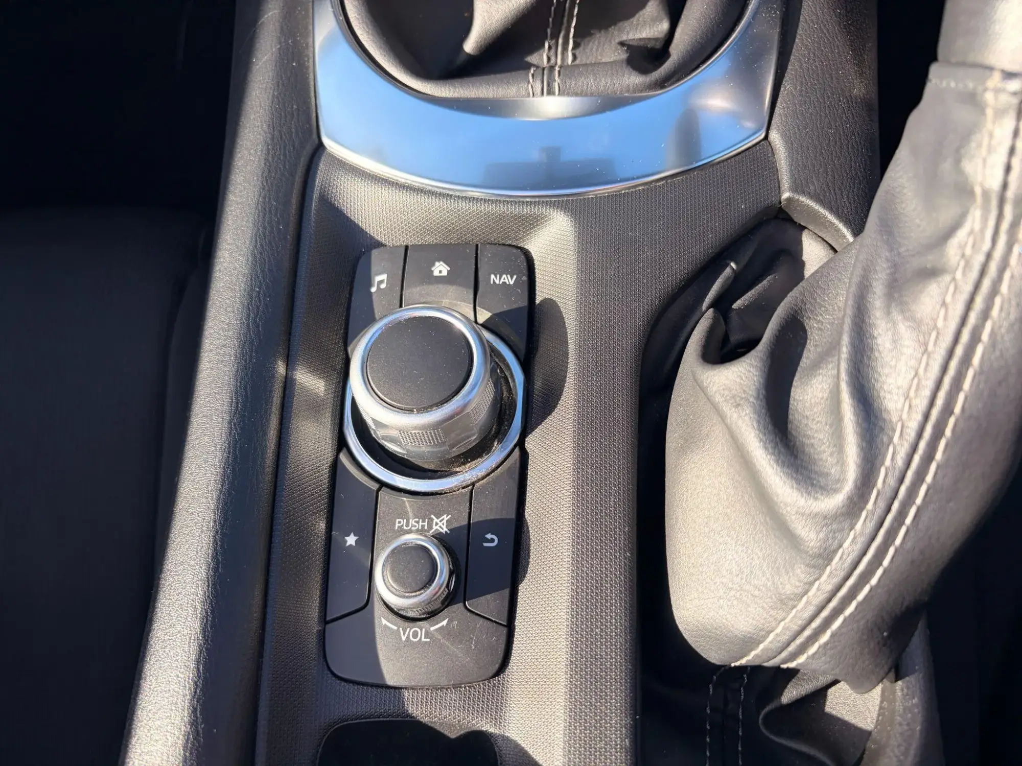 Mazda MX-5 Image 17