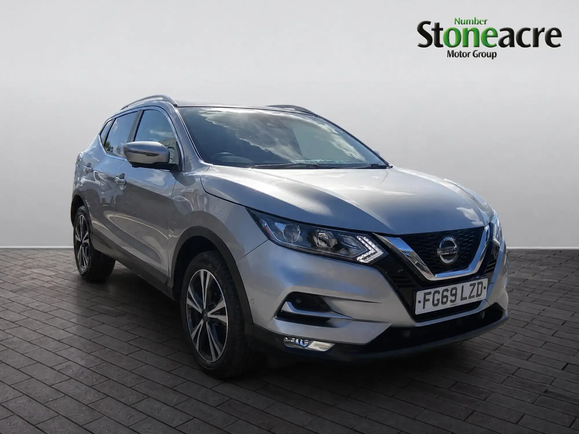 Nissan Qashqai 1.3 DiG-T N-Connecta 5dr FG69LZD Image 1 Nissan Qashqai 1.3 DiG-T N-Connecta 5dr FG69LZD Image 1