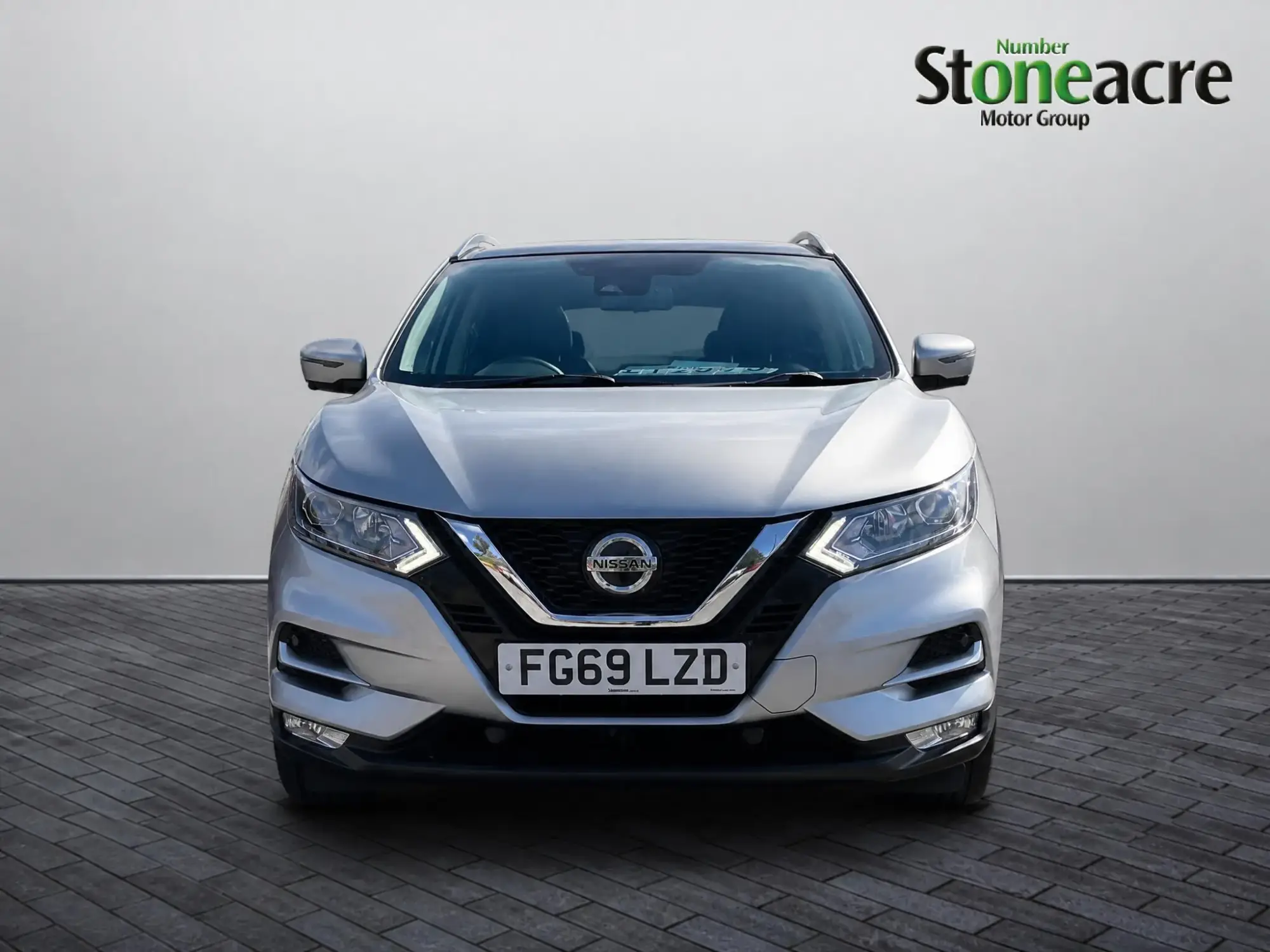 Nissan Qashqai 1.3 DiG-T N-Connecta 5dr FG69LZD Image 2 Nissan Qashqai 1.3 DiG-T N-Connecta 5dr FG69LZD Image 2