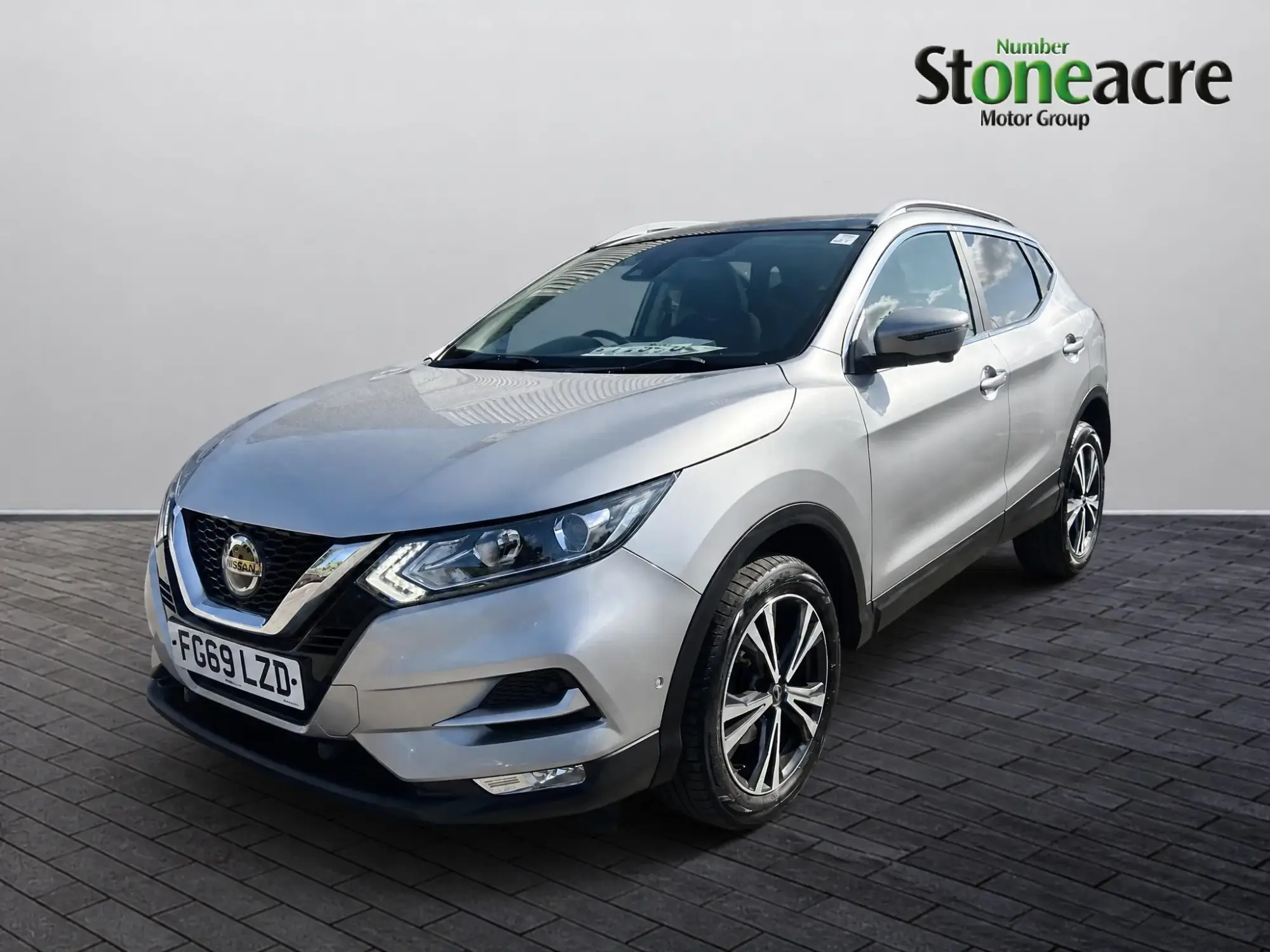 Nissan Qashqai 1.3 DiG-T N-Connecta 5dr FG69LZD Image 3 Nissan Qashqai 1.3 DiG-T N-Connecta 5dr FG69LZD Image 3