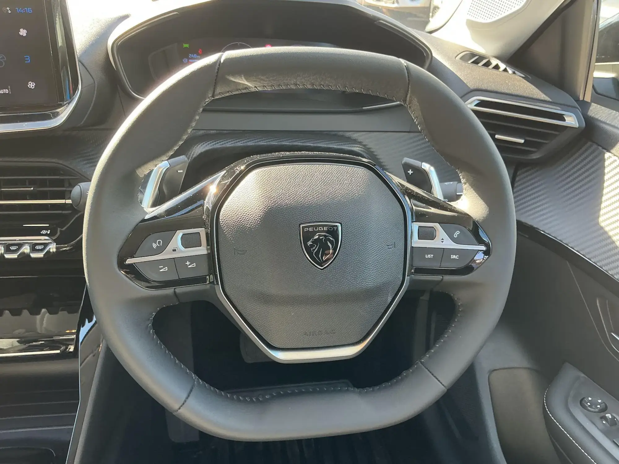 Peugeot 208 Image 10