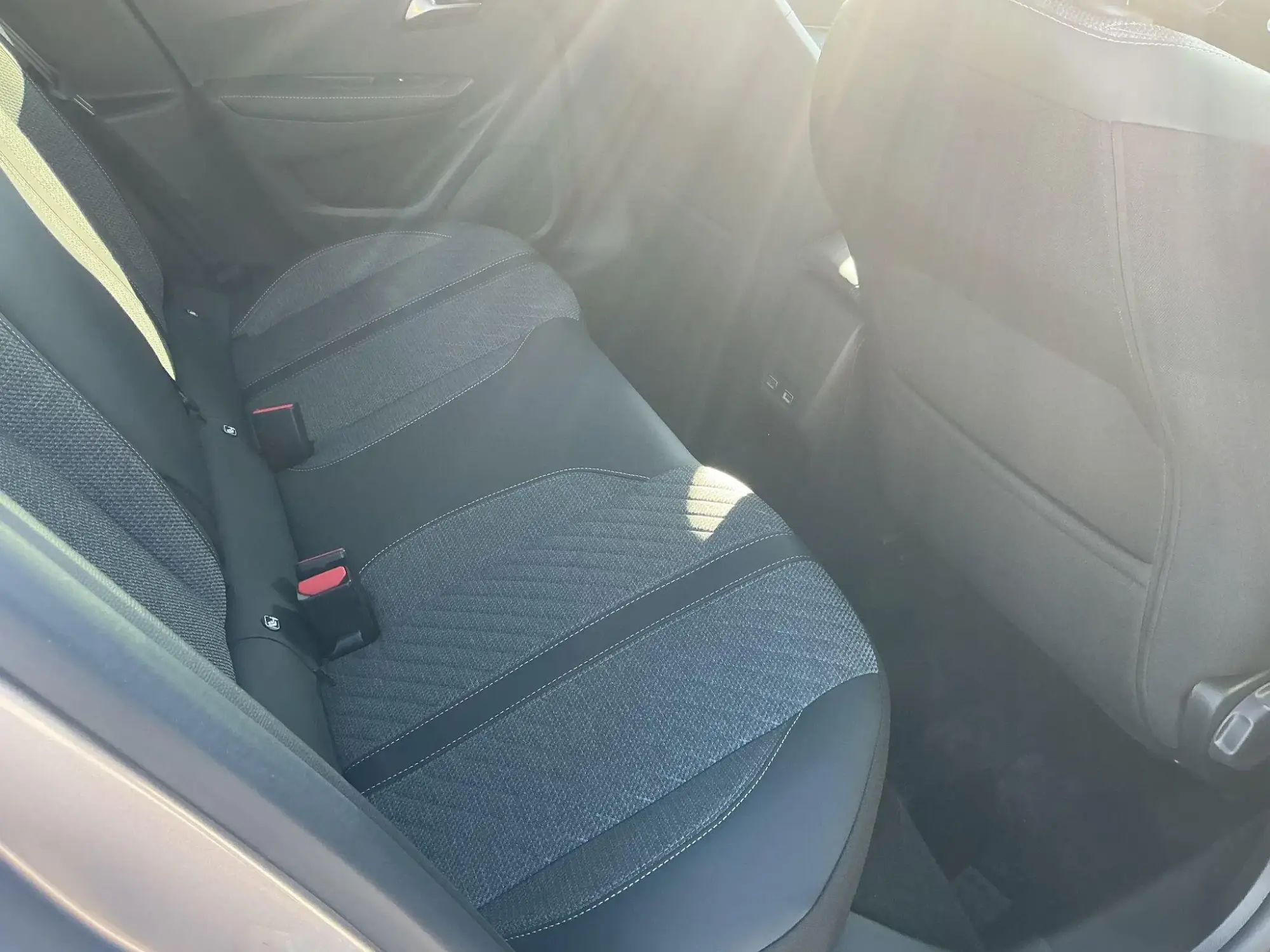 Peugeot 208 Image 14