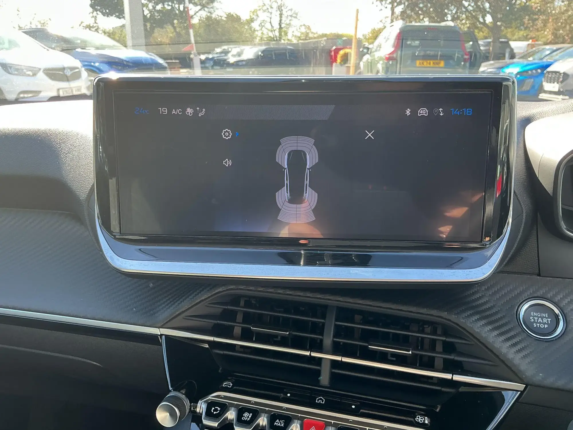 Peugeot 208 Image 17