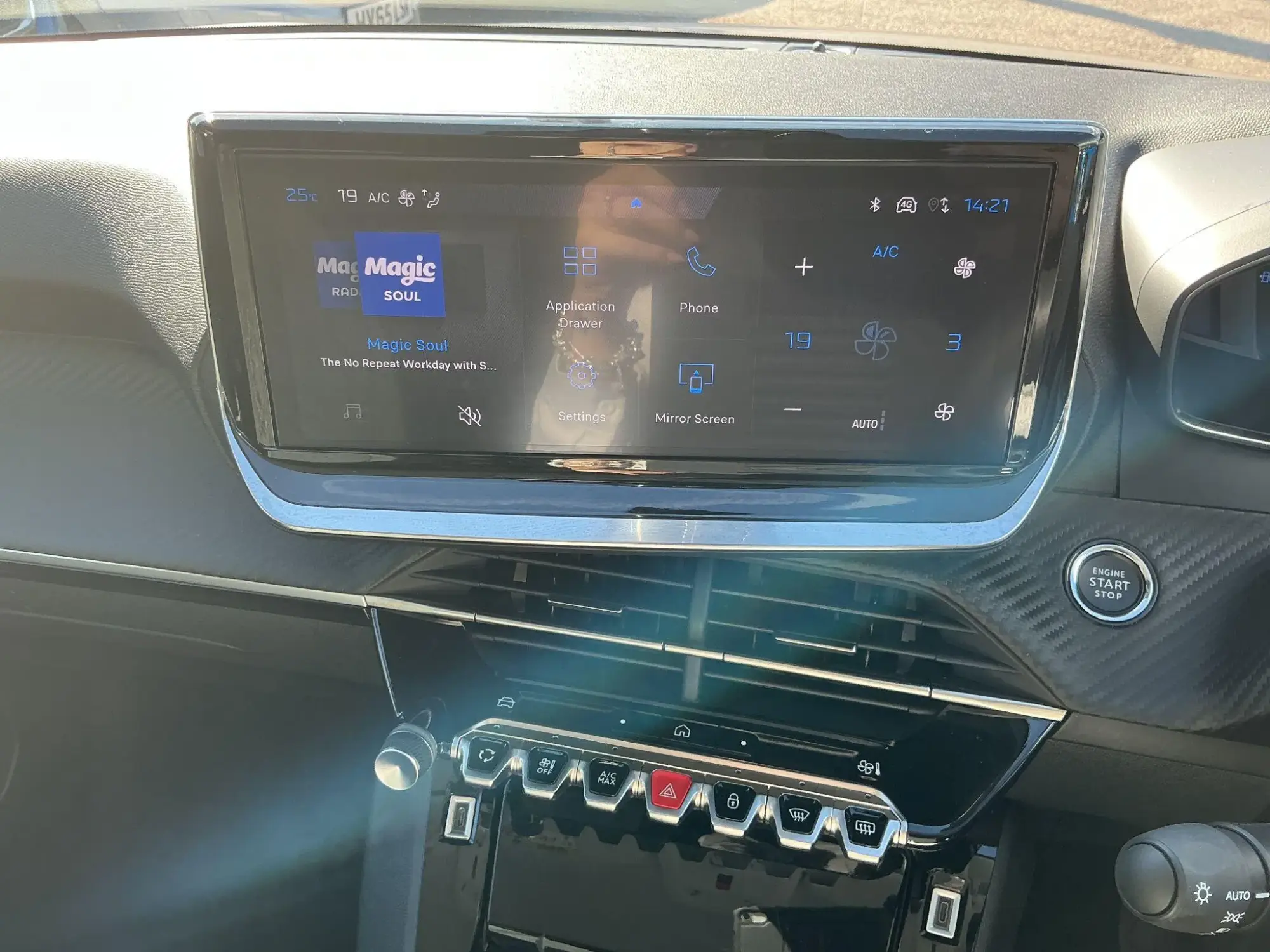 Peugeot 208 Image 21
