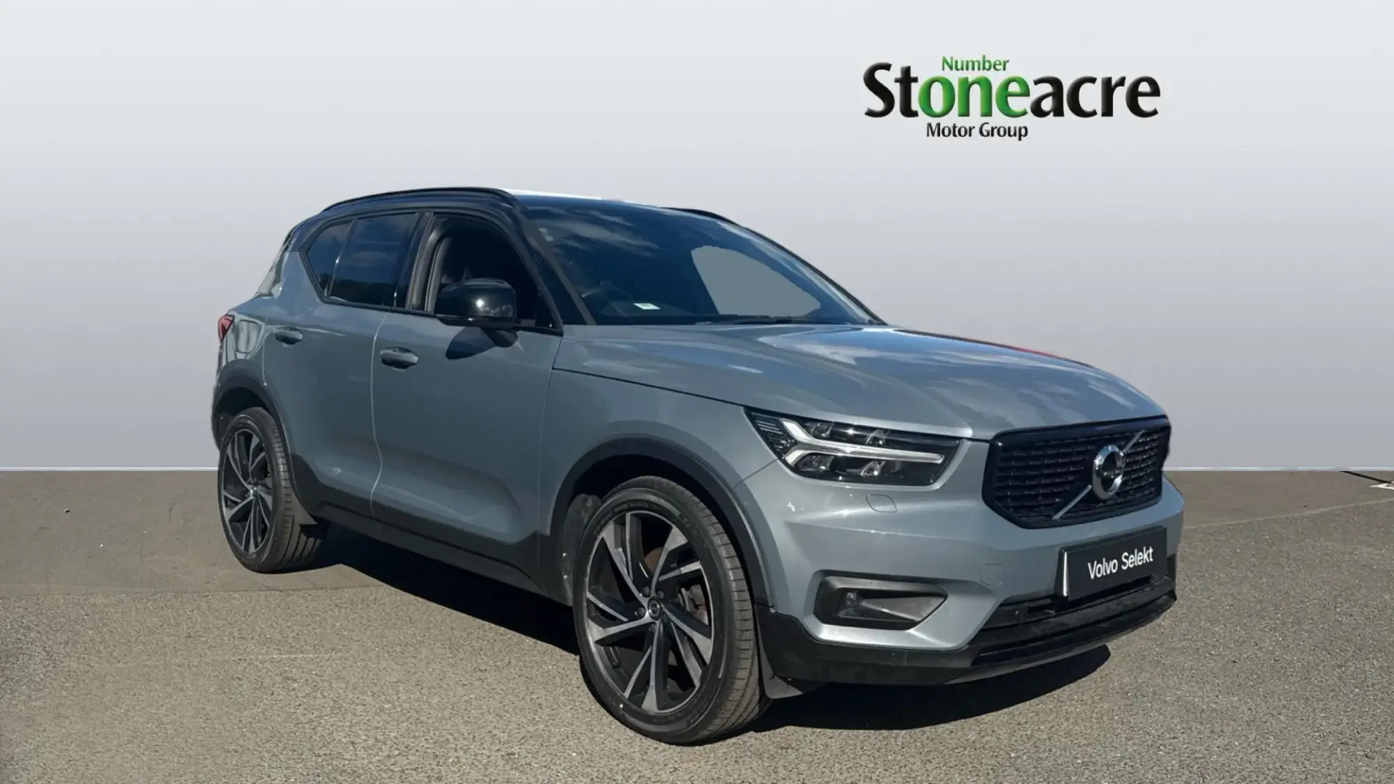 Volvo XC40 2.0 B4P R DESIGN Pro 5dr Auto DL70XHT Image 1 Volvo XC40 2.0 B4P R DESIGN Pro 5dr Auto DL70XHT Image 1