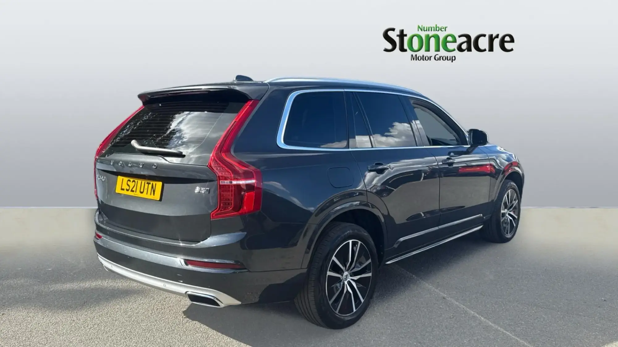 Volvo XC90 2.0 B5D [235] Momentum 5dr AWD Geartronic LS21UTN Image 2