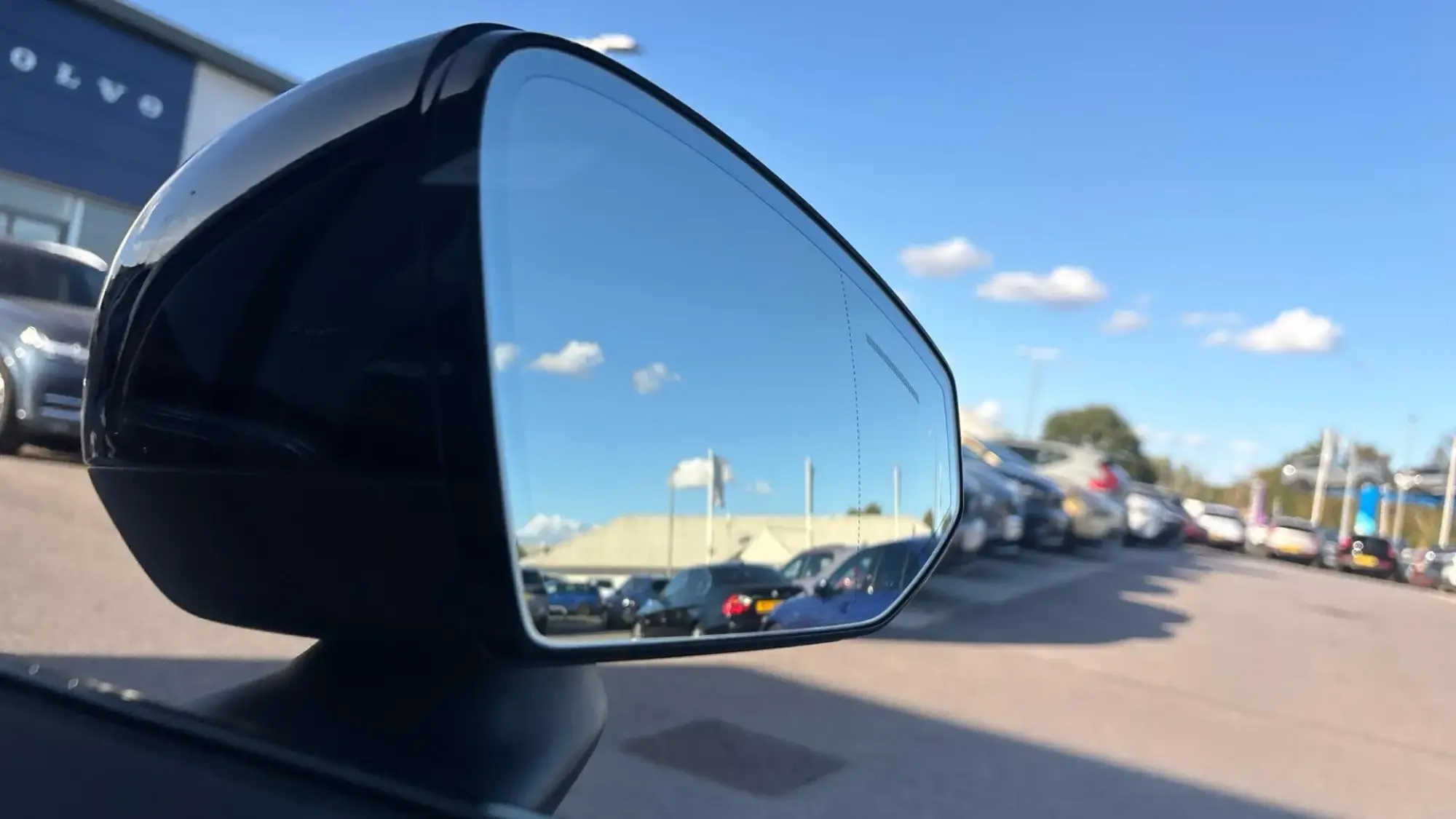 Volvo EX30 Image 39