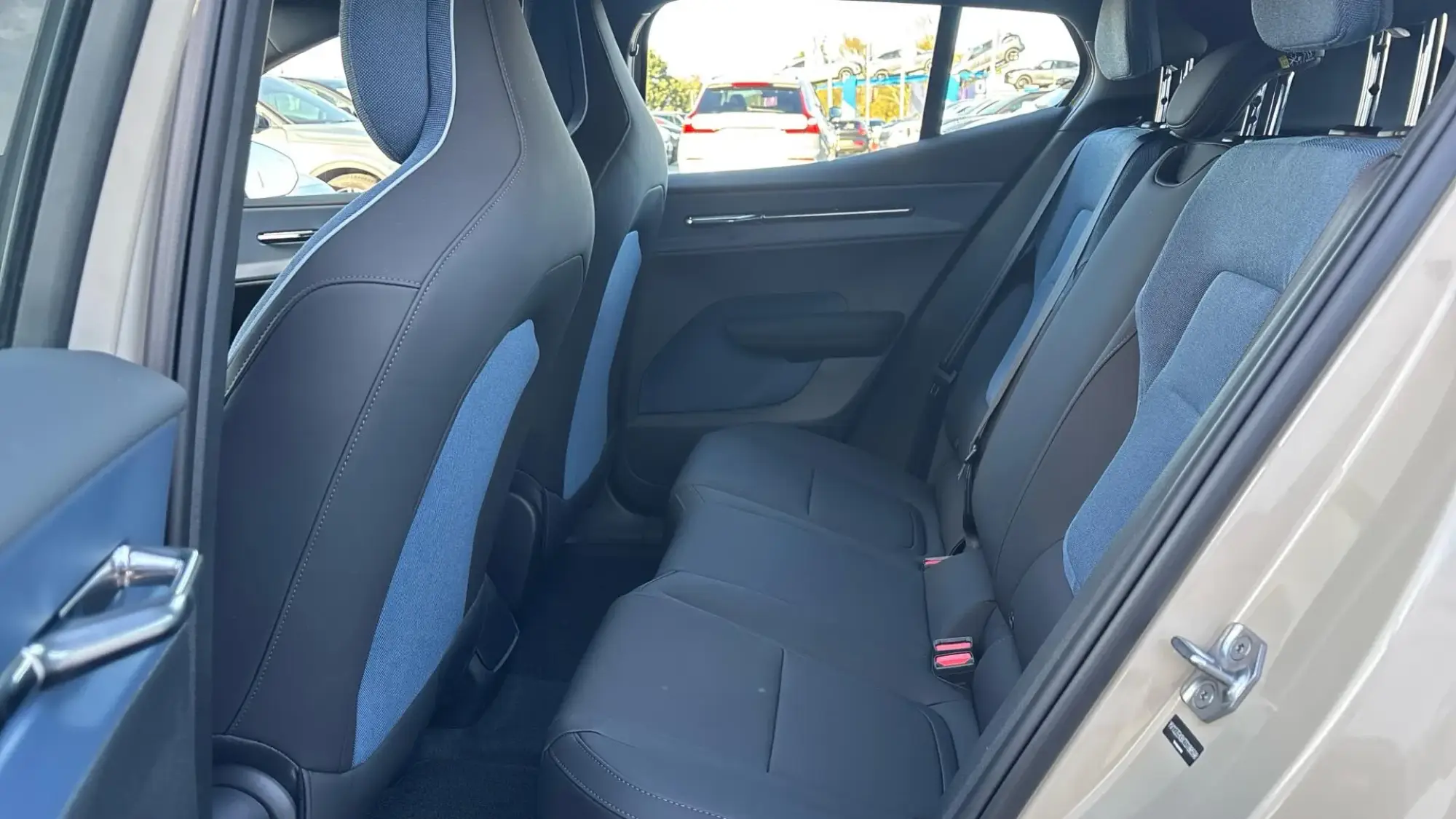 Volvo EX30 Image 8