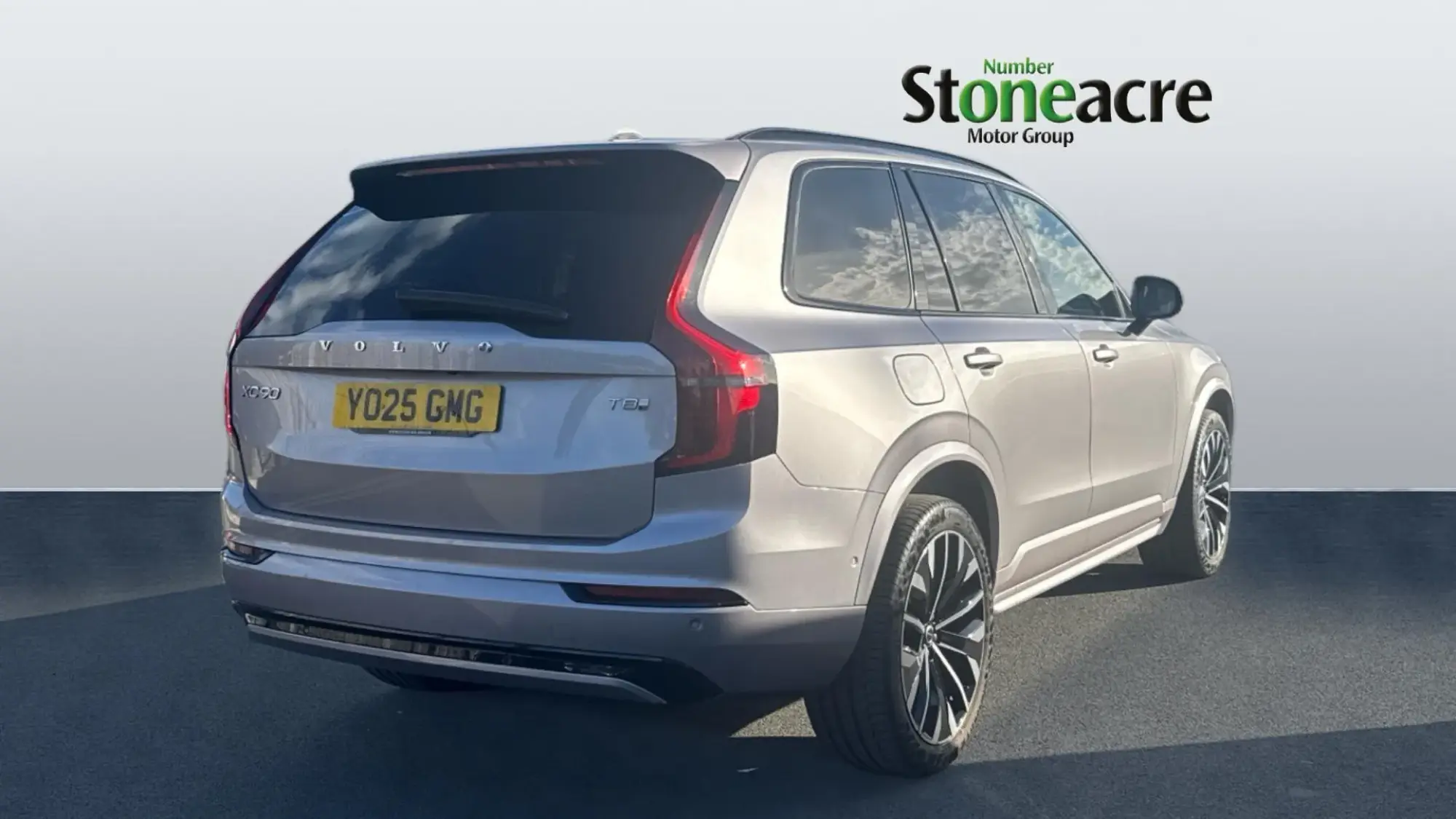 Volvo XC90 Plug-In Hybrid 2.0 T8 18.8kWh Ultra Dark Auto 4WD Euro 6 (s/s) 5dr YO25GMG Image 2 Volvo XC90 Plug-In Hybrid 2.0 T8 18.8kWh Ultra Dark Auto 4WD Euro 6 (s/s) 5dr YO25GMG Image 2