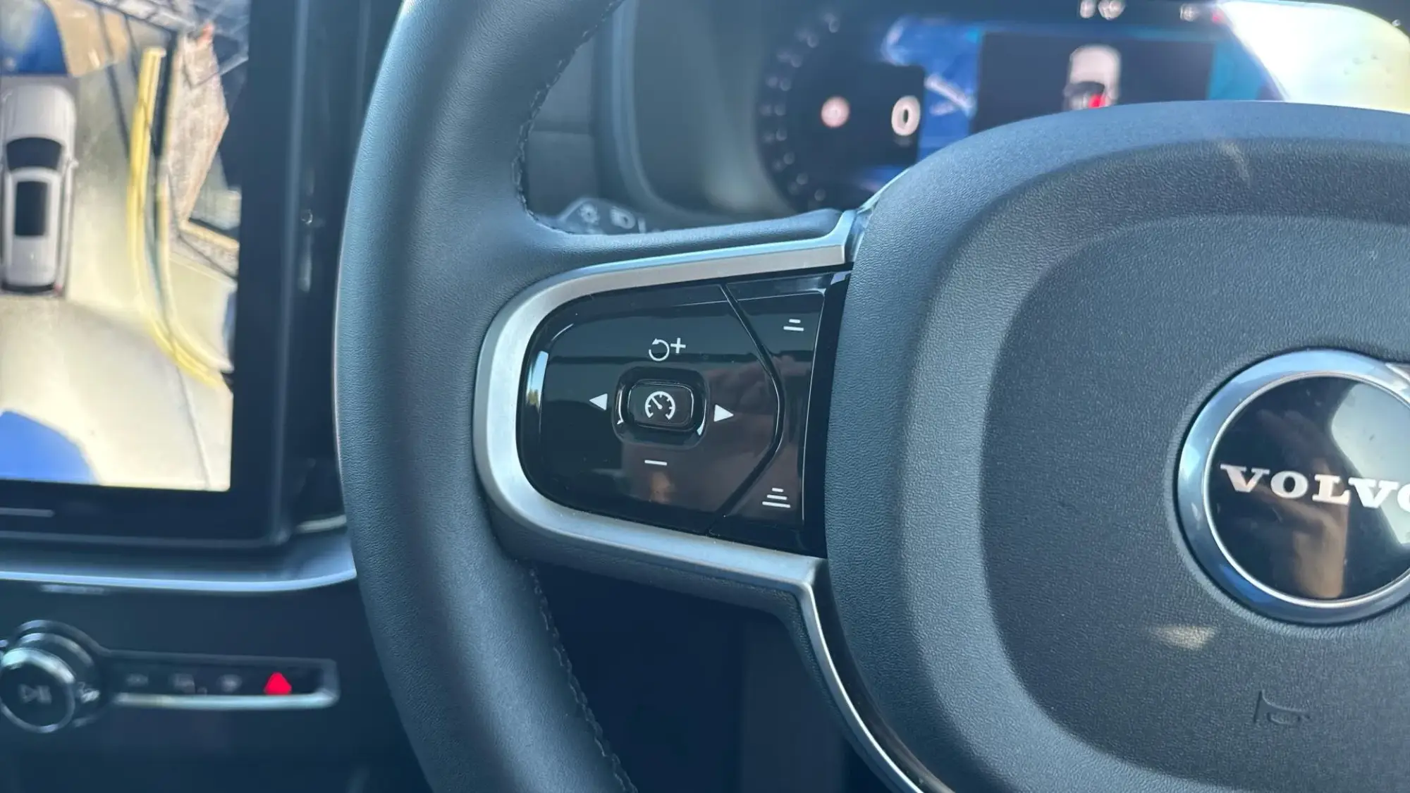 Volvo XC90 Plug-In Hybrid Image 28 Volvo XC90 Plug-In Hybrid Image 28