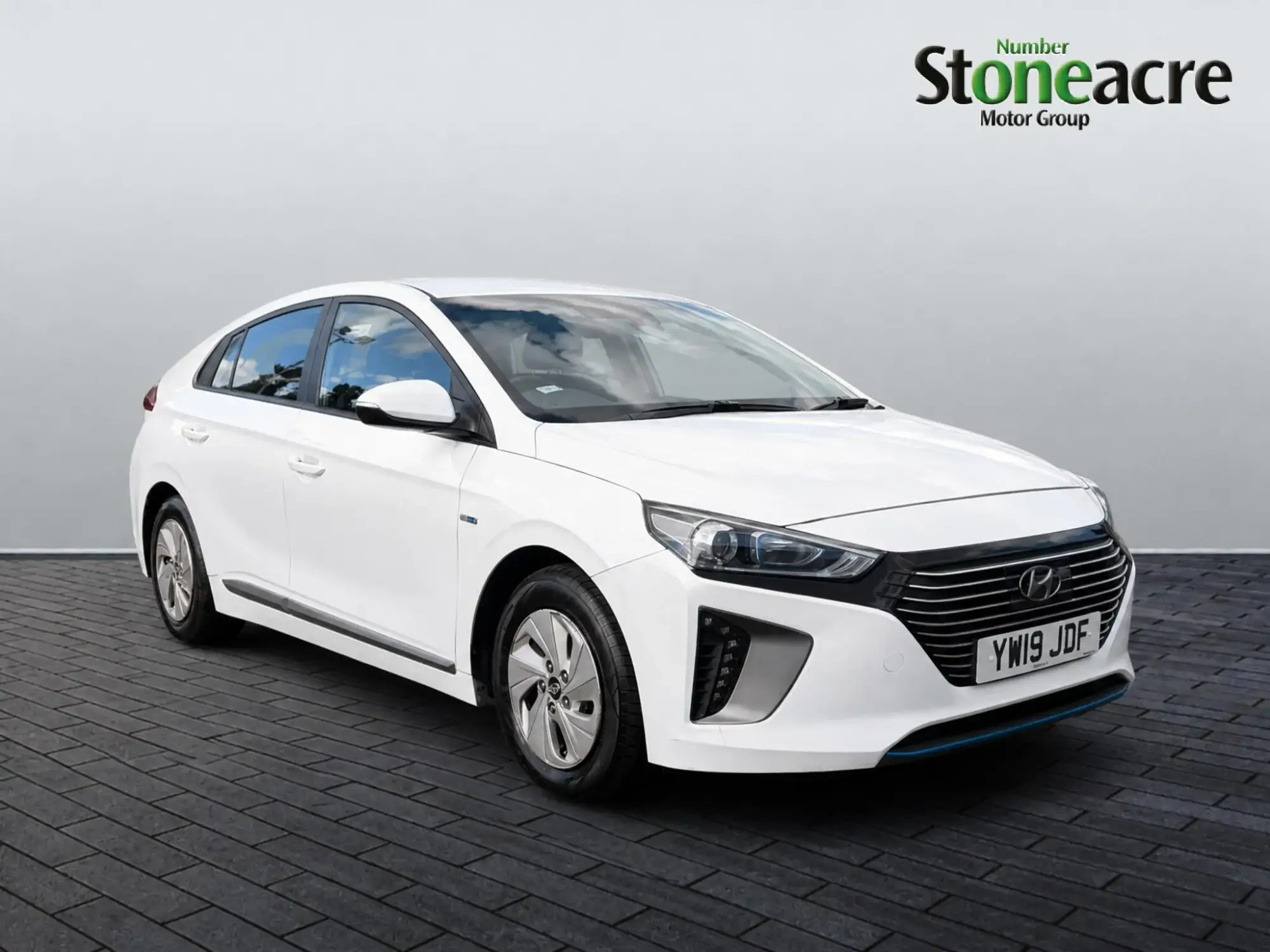 Hyundai IONIQ 1.6 h-GDi SE DCT Euro 6 (s/s) 5dr YW19JDF Image 1