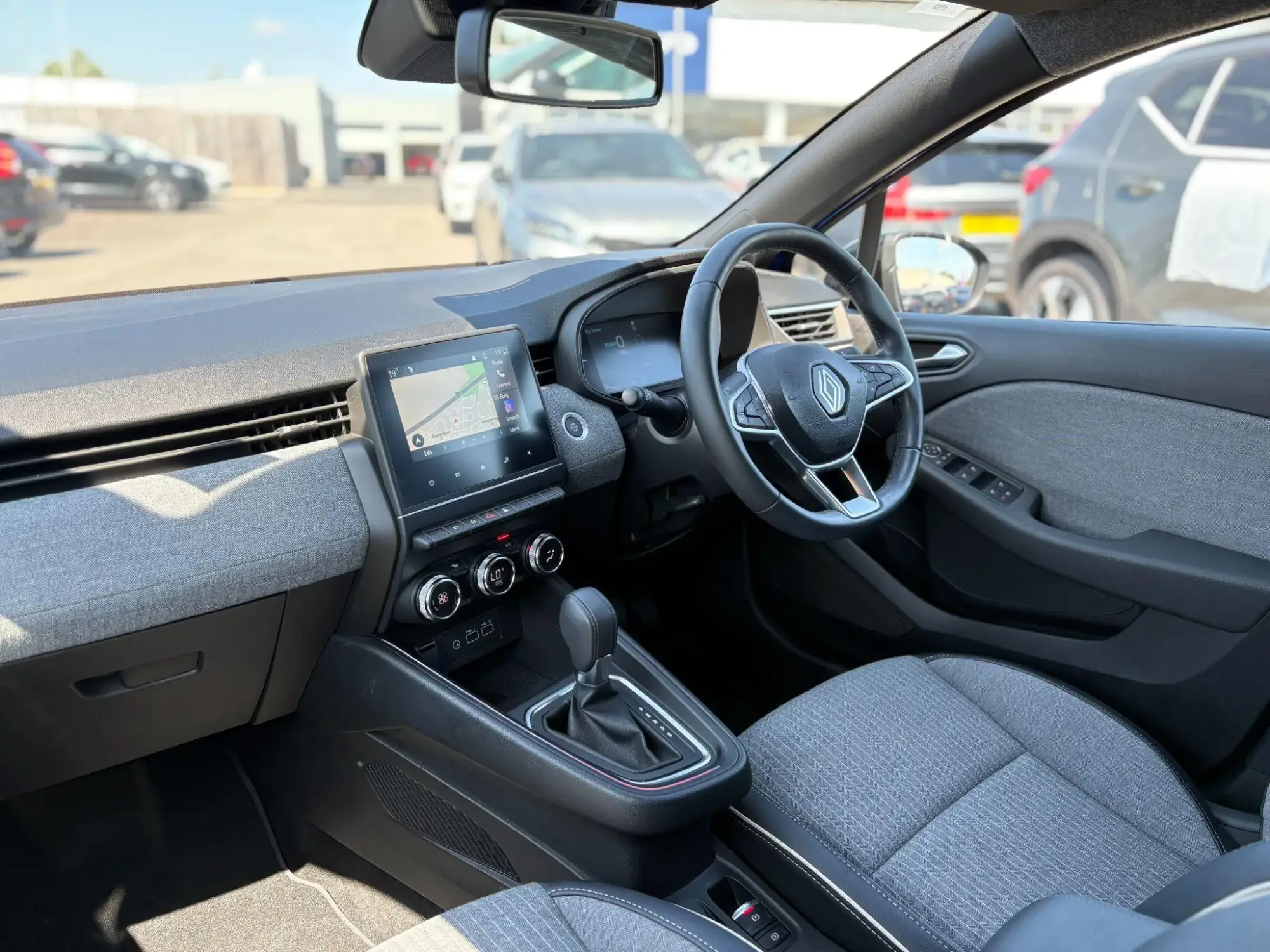 Renault Clio E-Tech Image 9 Renault Clio E-Tech Image 9