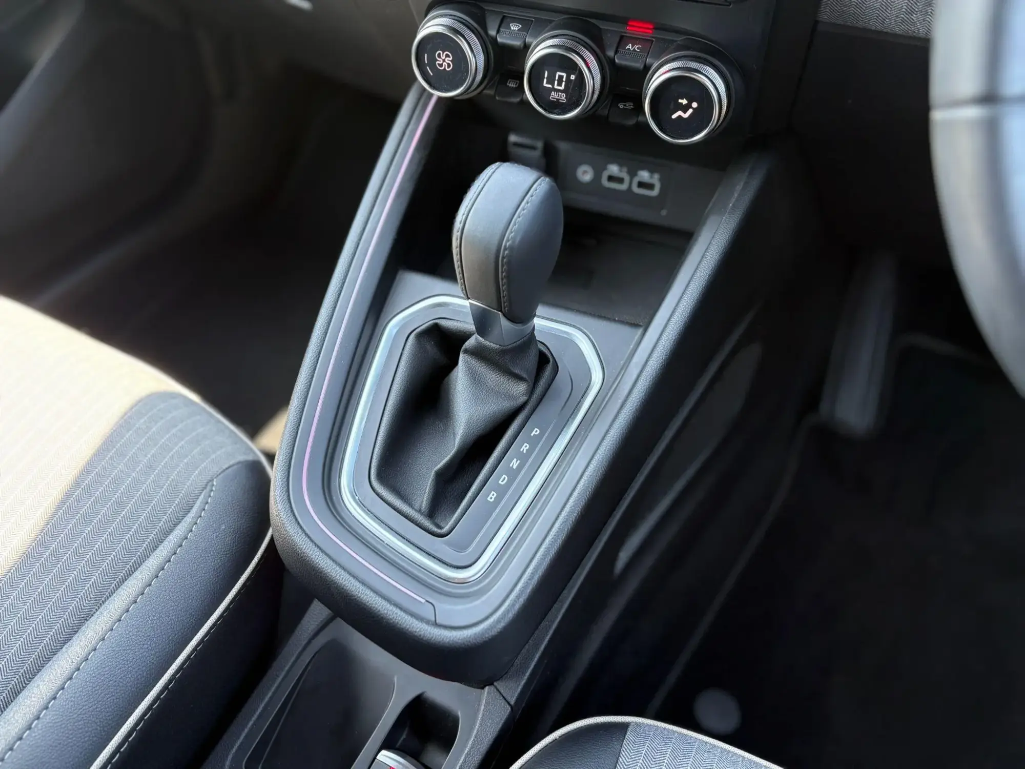 Renault Clio E-Tech Image 12 Renault Clio E-Tech Image 12