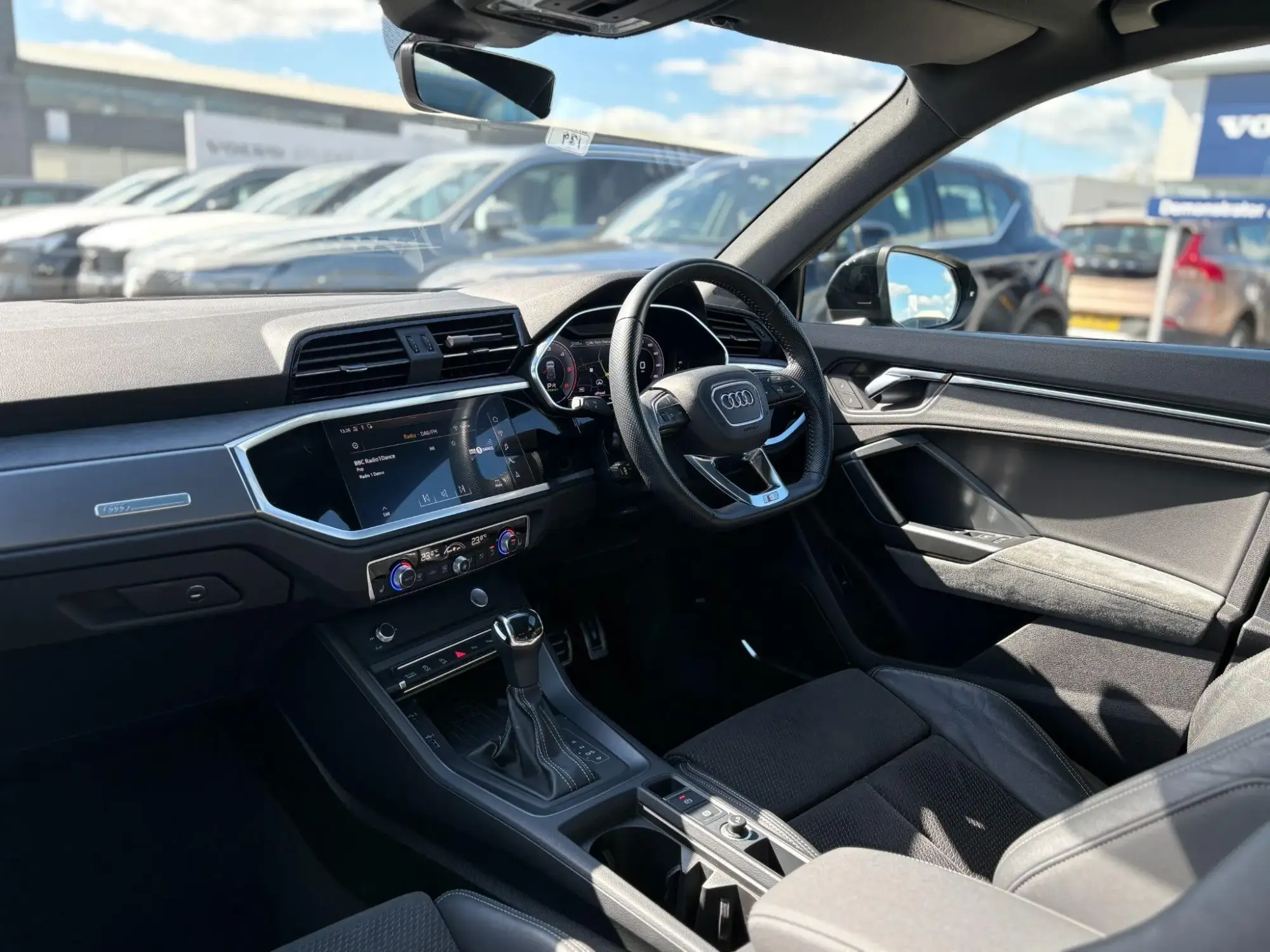 Audi Q3 Image 11