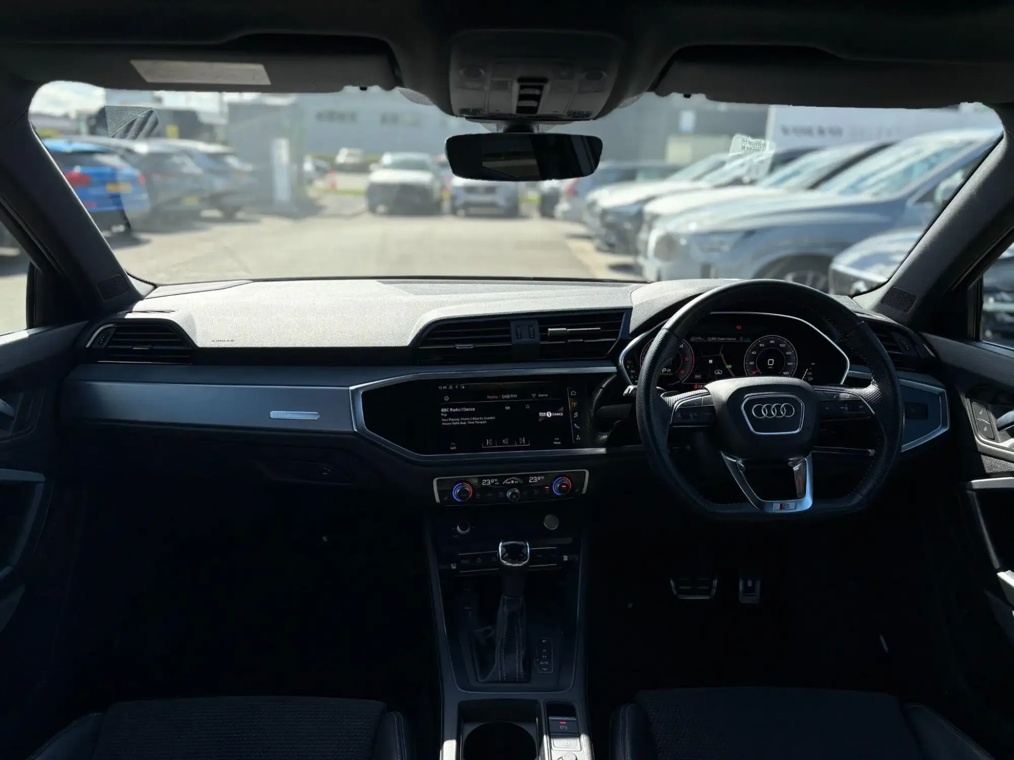 Audi Q3 Image 12