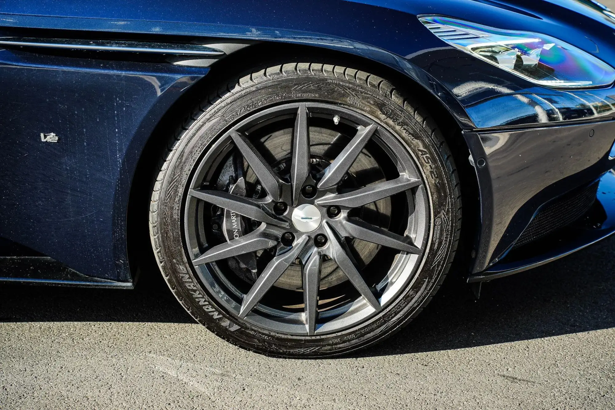 Aston Martin DB11 Image 8 Aston Martin DB11 Image 8