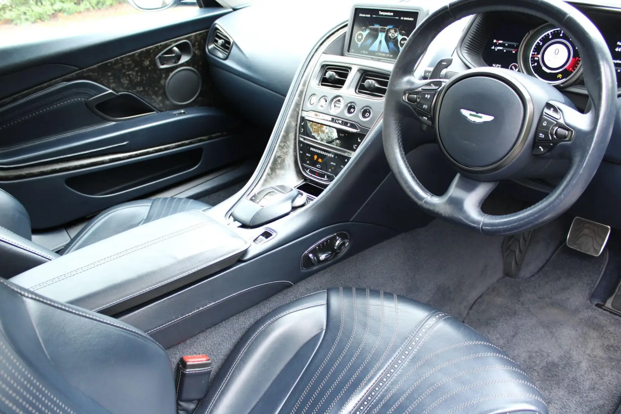 Aston Martin DB11 Image 10 Aston Martin DB11 Image 10