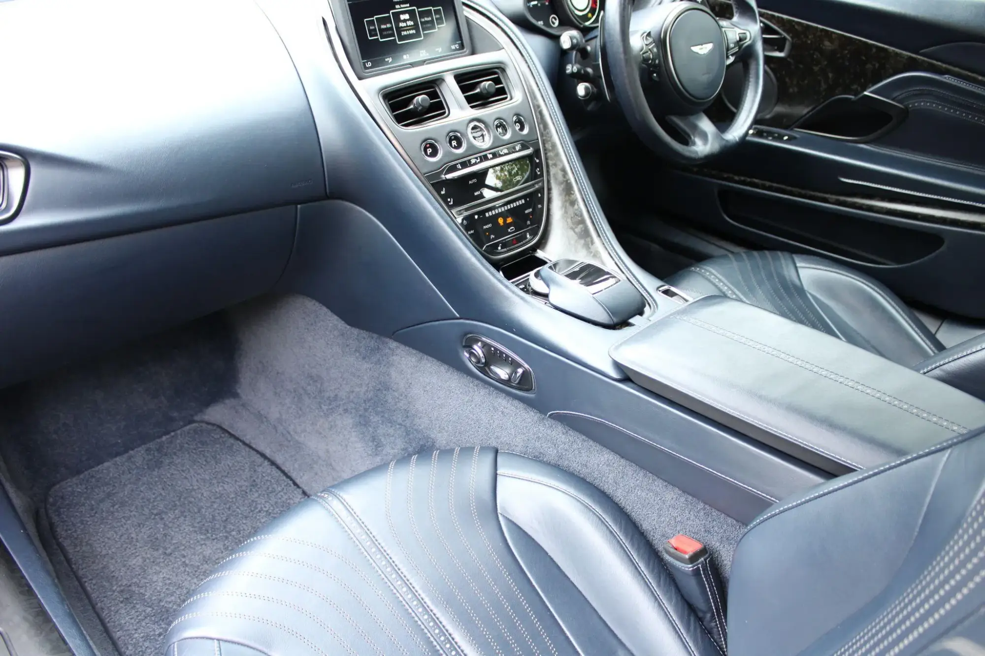 Aston Martin DB11 Image 12 Aston Martin DB11 Image 12