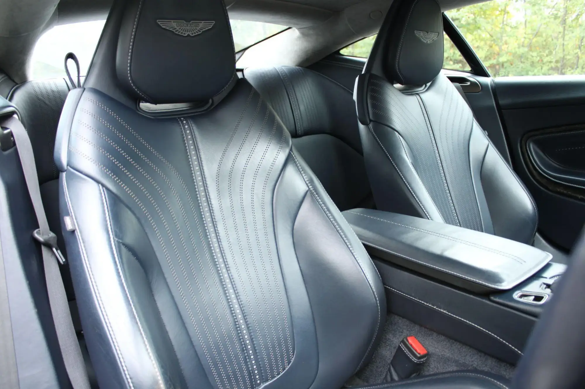 Aston Martin DB11 Image 25 Aston Martin DB11 Image 25