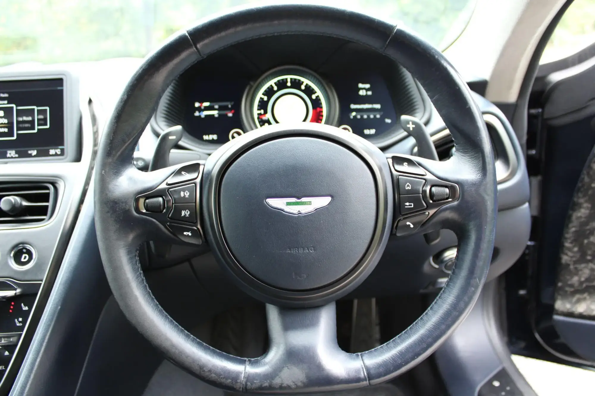 Aston Martin DB11 Image 27 Aston Martin DB11 Image 27
