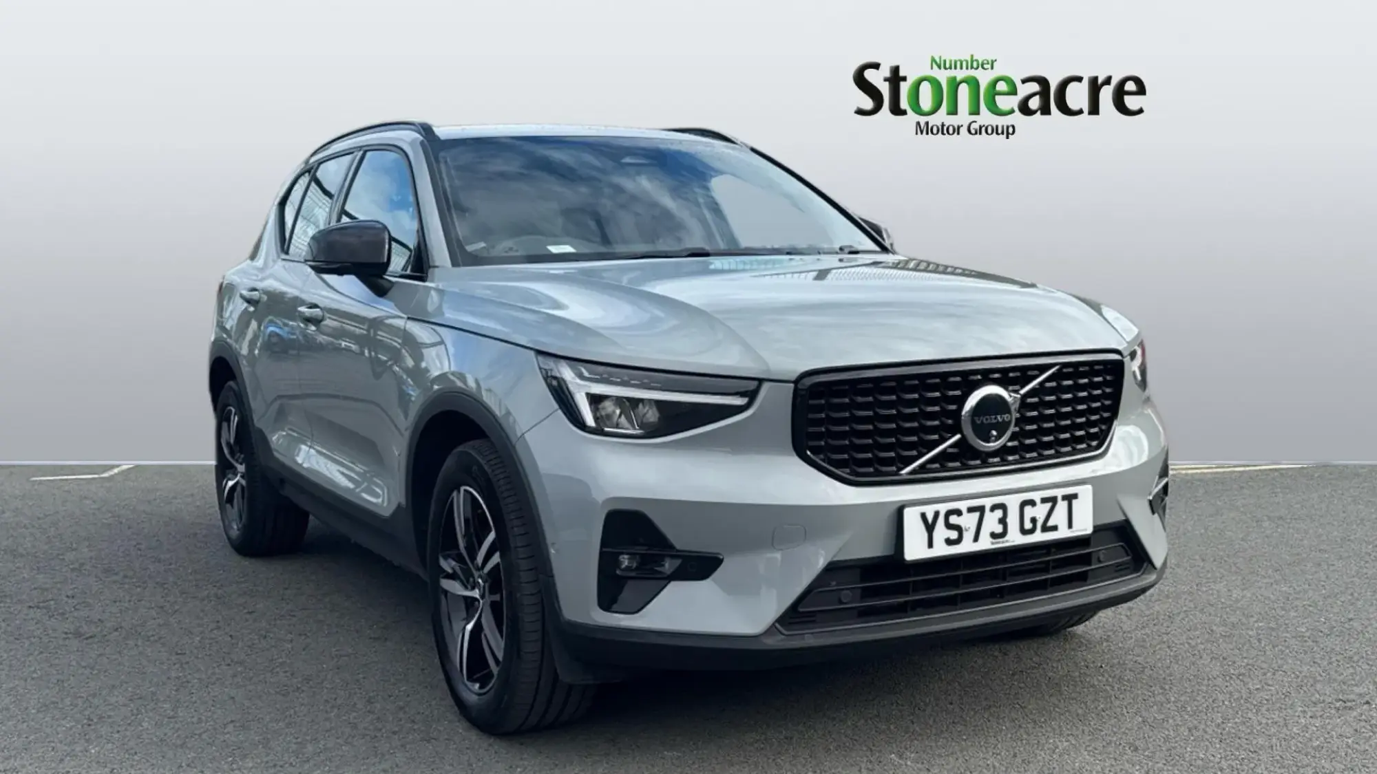 Volvo XC40 2.0 B3P Plus Dark 5dr Auto YS73GZT Image 1 Volvo XC40 2.0 B3P Plus Dark 5dr Auto YS73GZT Image 1