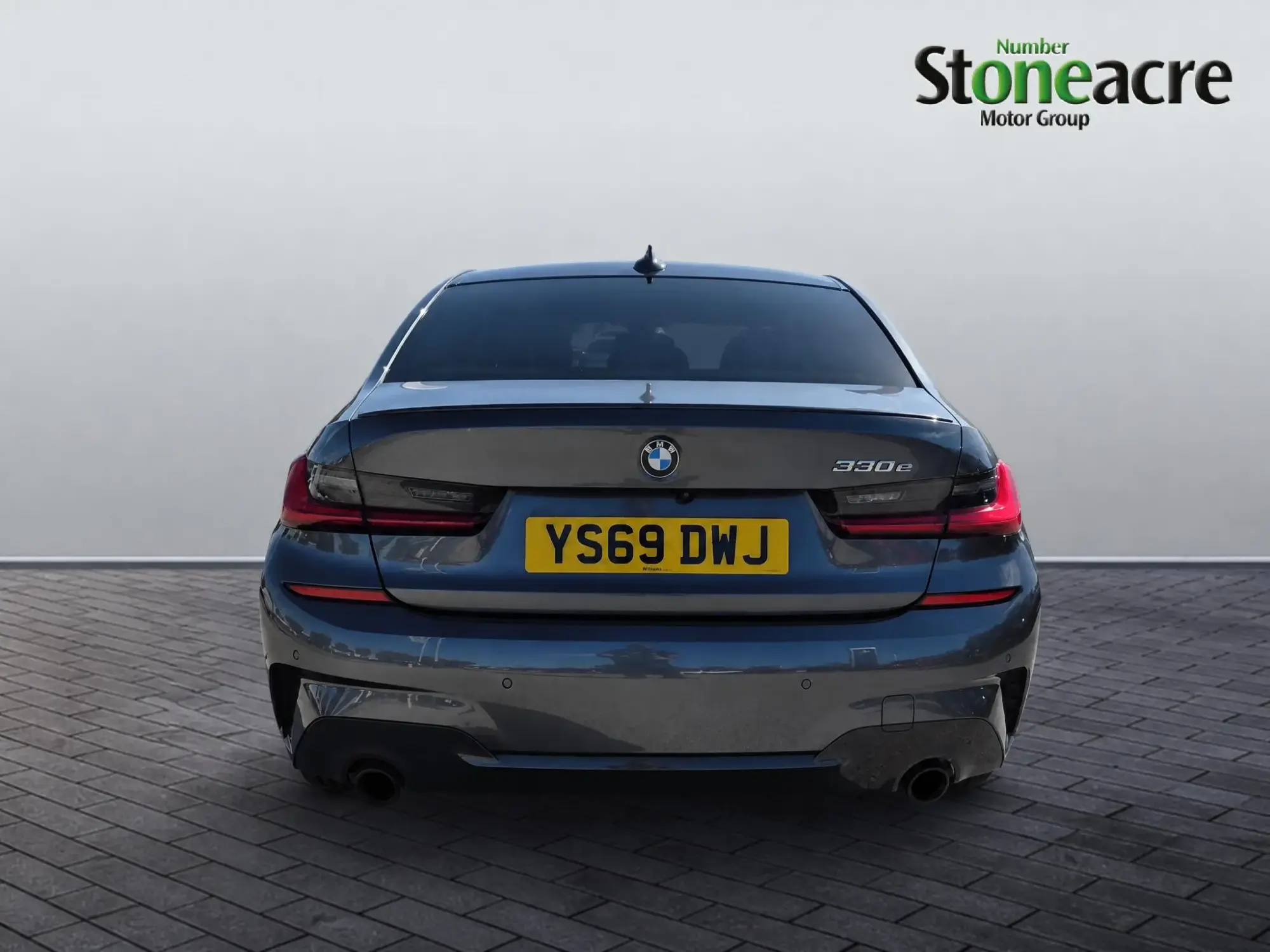 BMW 3 Series Image 4 BMW 3 Series Image 4