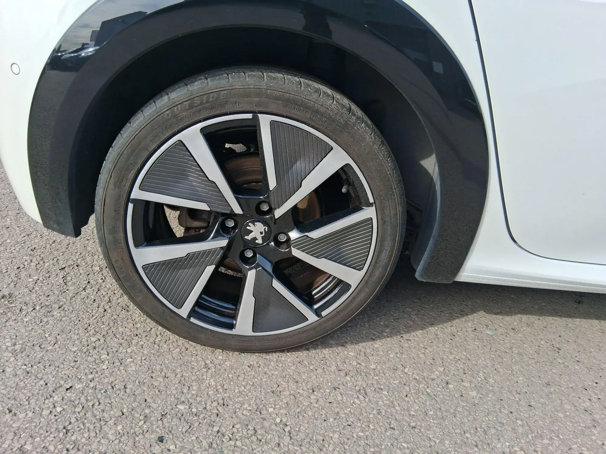 Peugeot E-208 Image 9