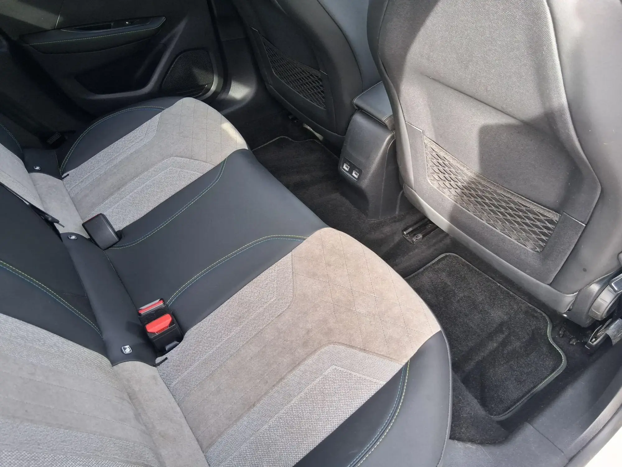 Peugeot E-208 Image 12