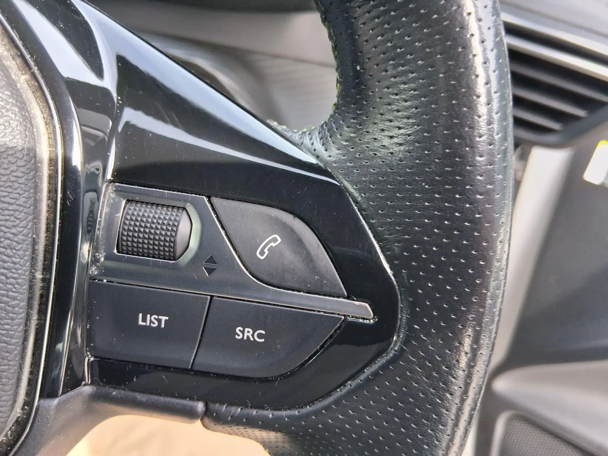 Peugeot E-208 Image 15