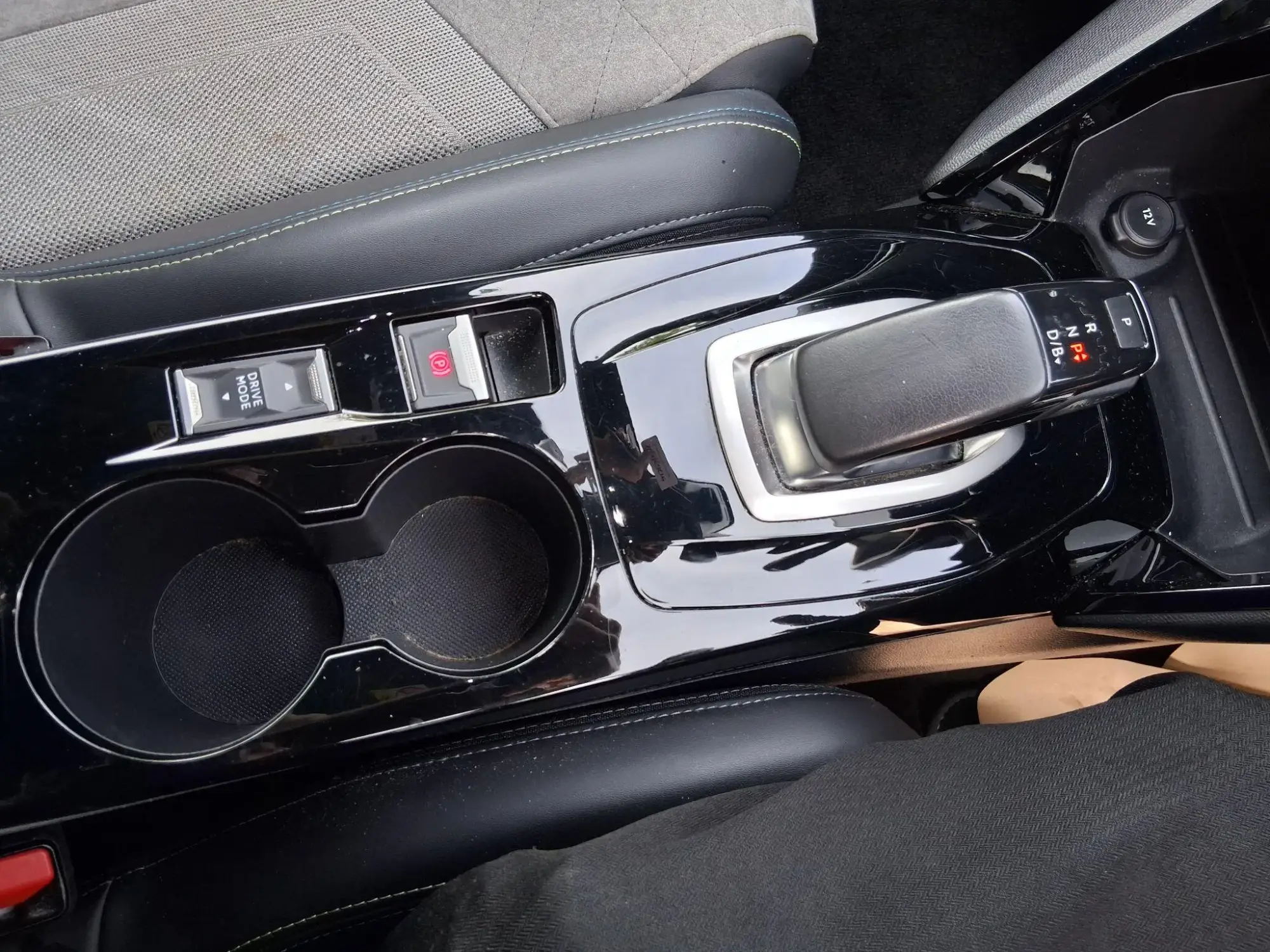 Peugeot E-208 Image 21