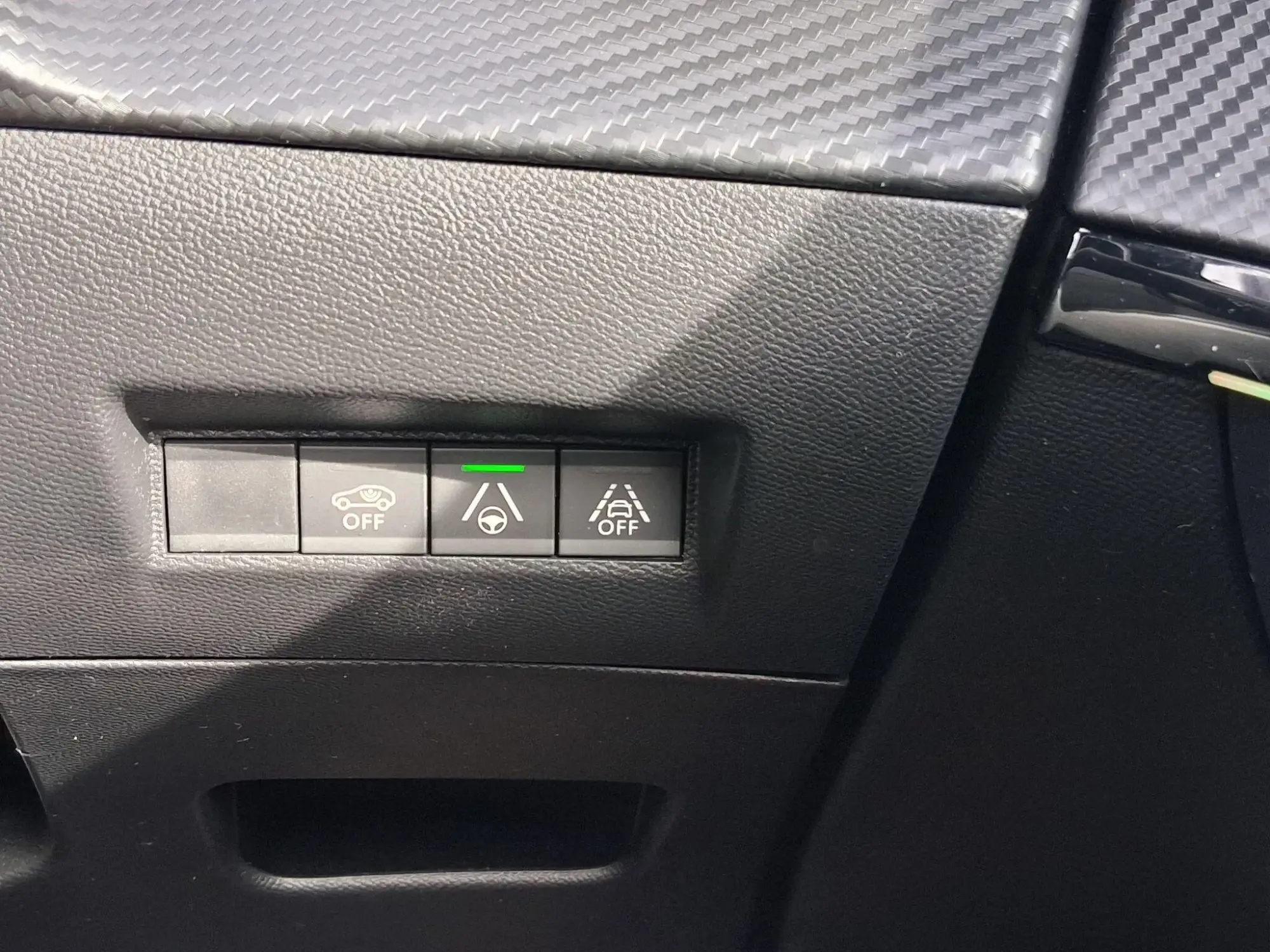 Peugeot E-208 Image 24