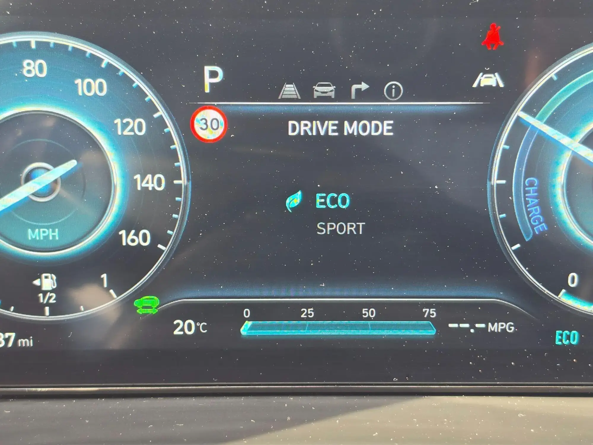 Hyundai TUCSON Hybrid Image 32 Hyundai TUCSON Hybrid Image 32