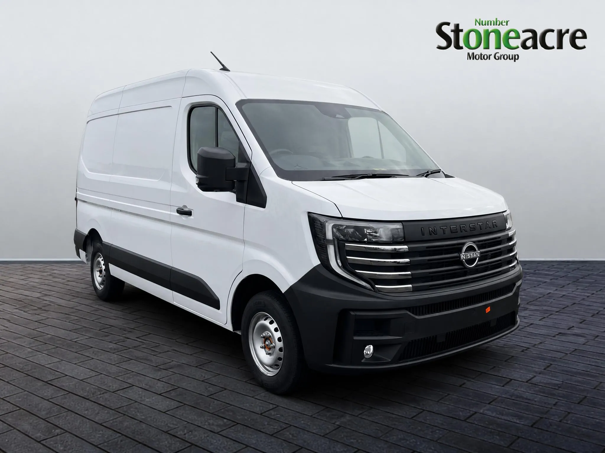 Nissan Interstar undefined 2.0 dCi 35 Acenta L3 Medium Roof Euro 6 (s/s) 4dr