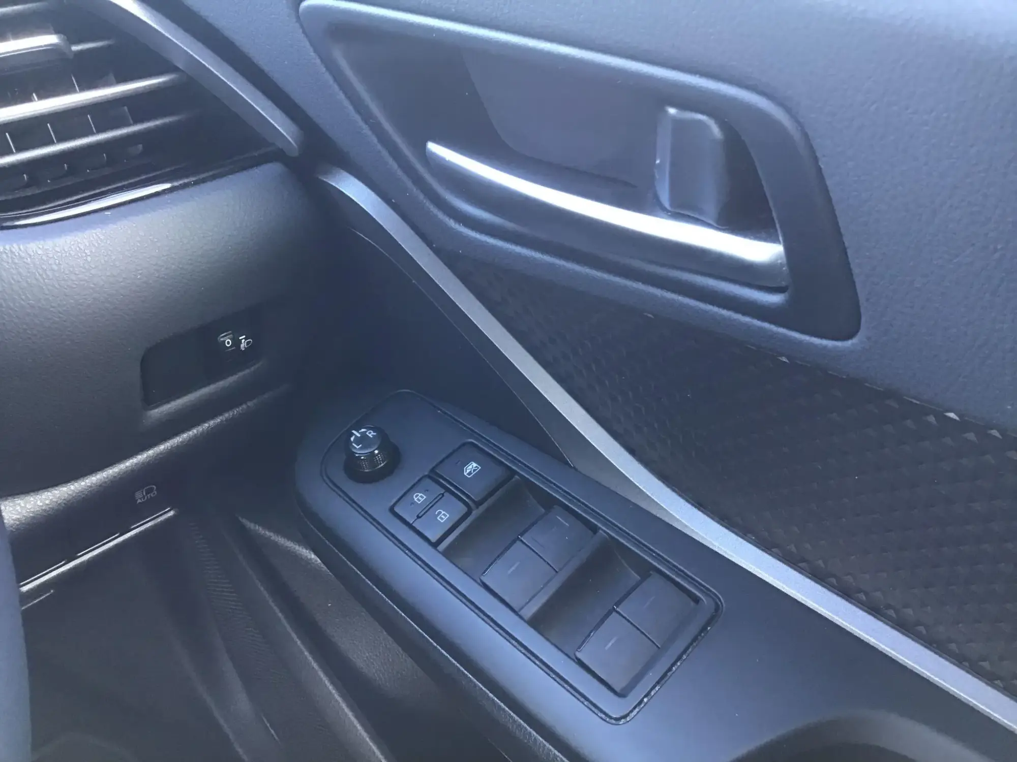 Toyota C-HR Self-Charging Hybrid Image 12 Toyota C-HR Self-Charging Hybrid Image 12