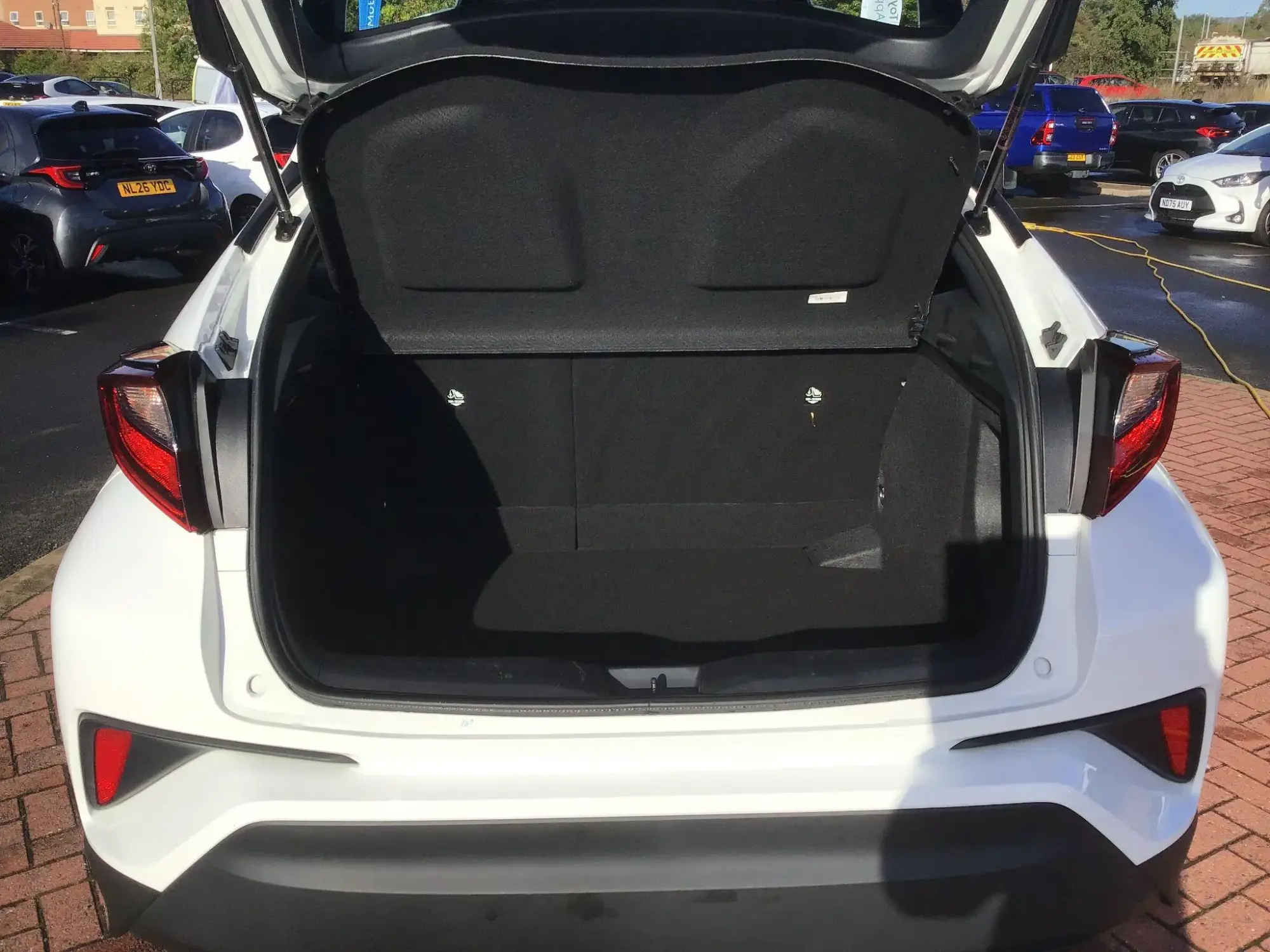 Toyota C-HR Self-Charging Hybrid Image 17 Toyota C-HR Self-Charging Hybrid Image 17
