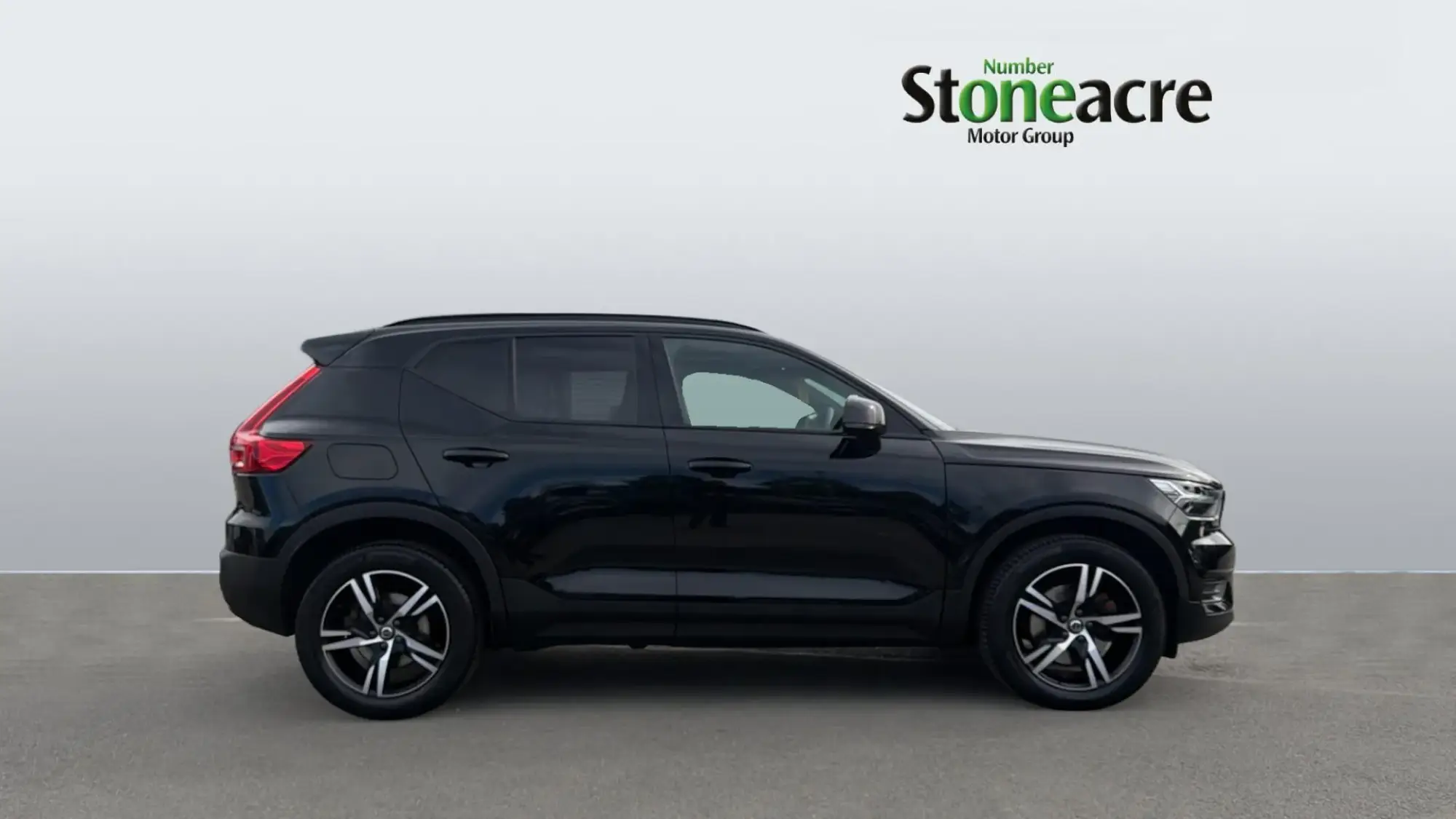 Volvo XC40 R-Design B4 (197 hp) Auto YP71FPE Image 3 Volvo XC40 R-Design B4 (197 hp) Auto YP71FPE Image 3