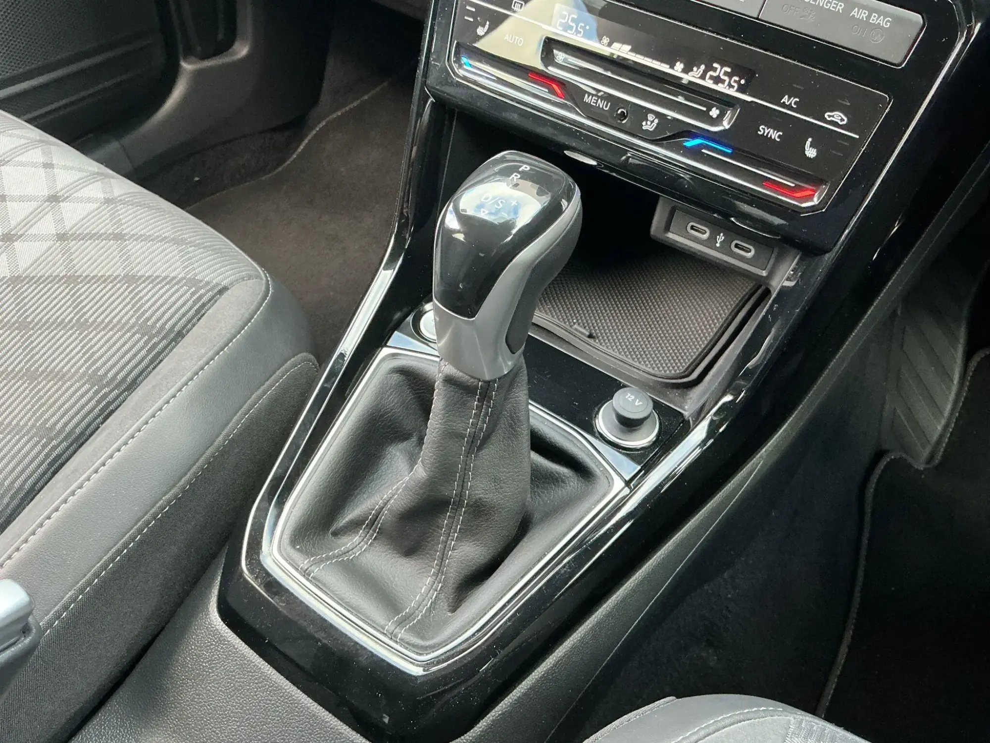 Volkswagen T-Cross Image 10