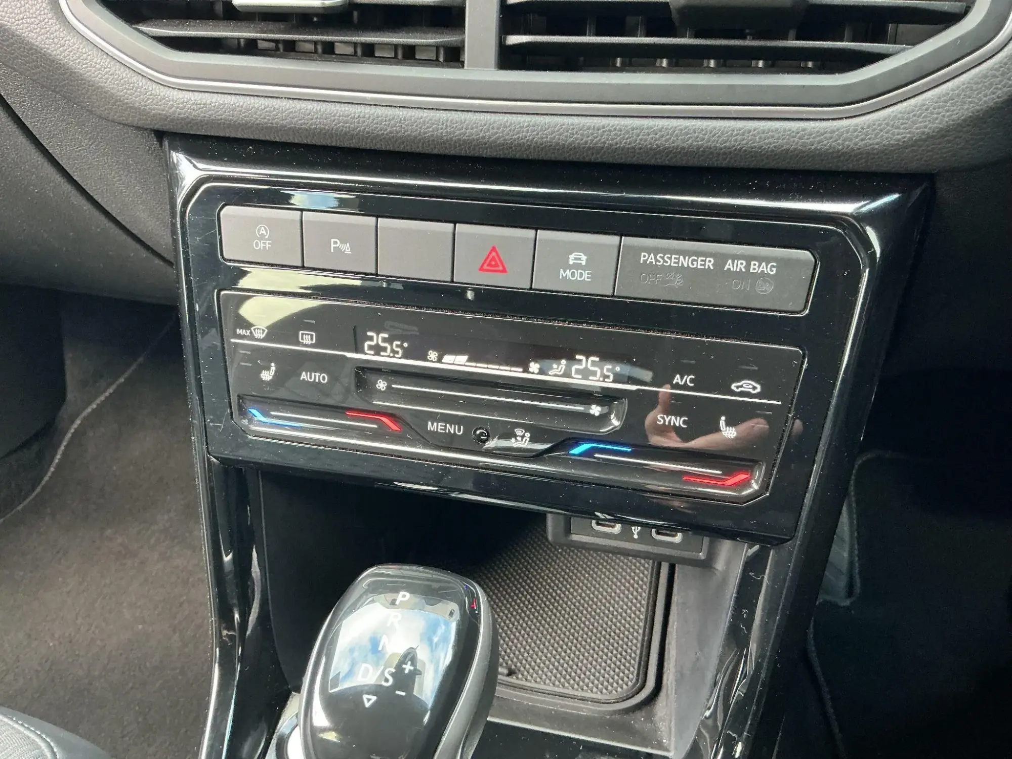 Volkswagen T-Cross Image 18