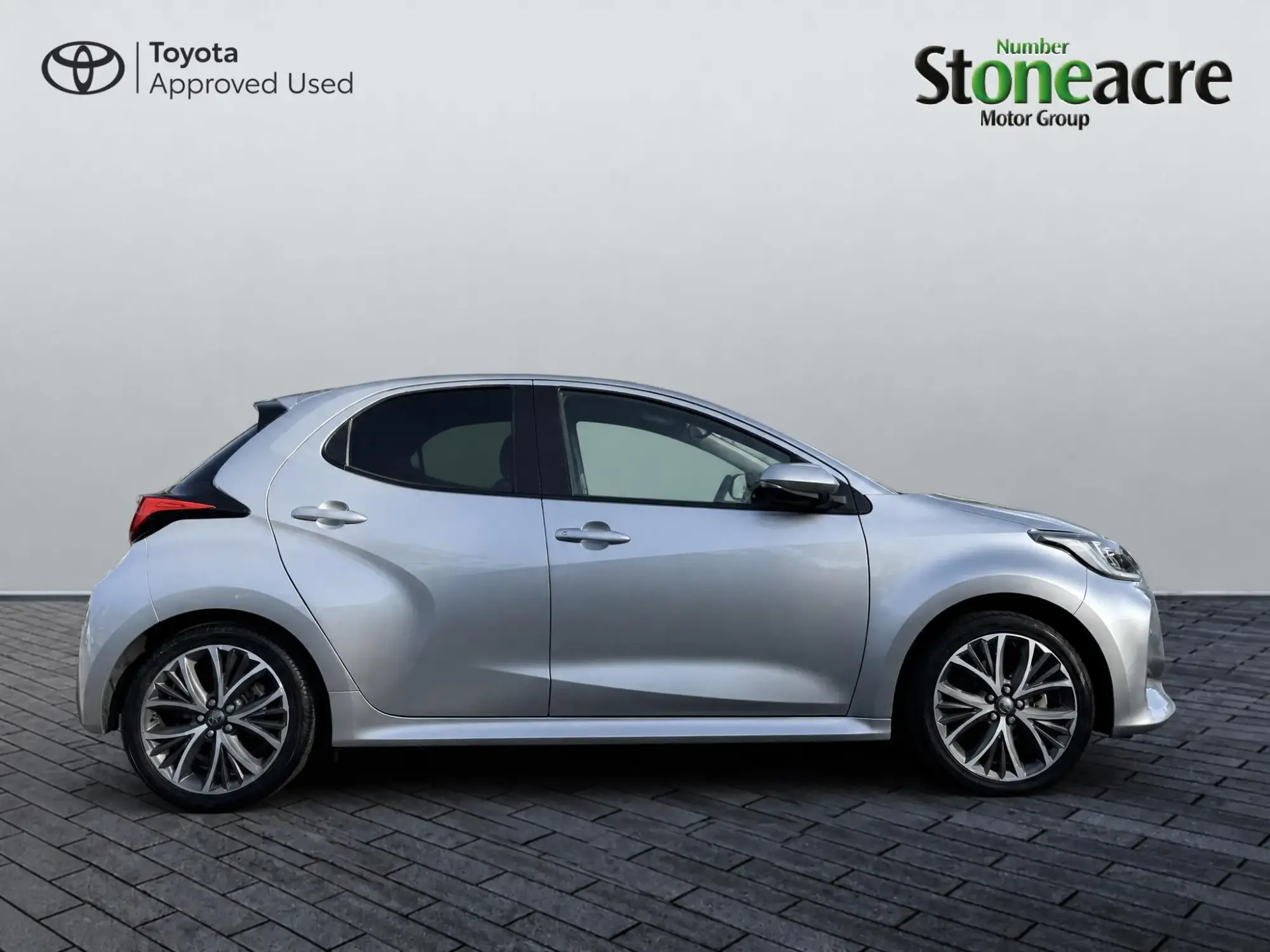 Toyota Yaris Hybrid Image 2