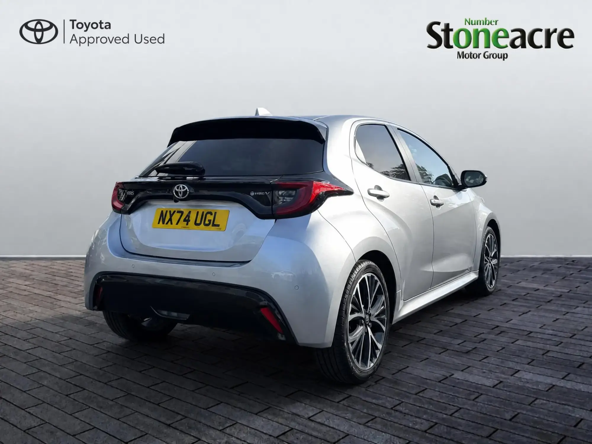 Toyota Yaris Hybrid Image 3