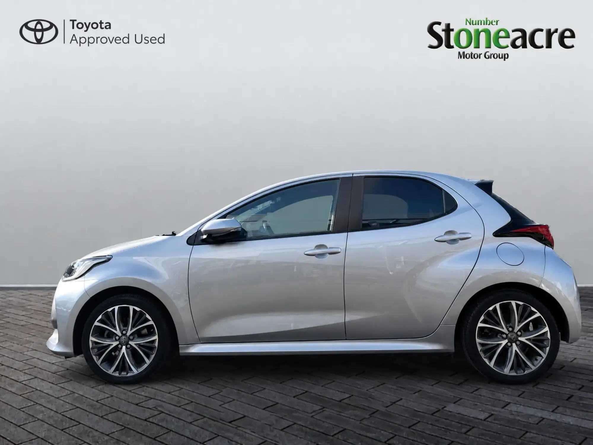 Toyota Yaris Hybrid Image 6