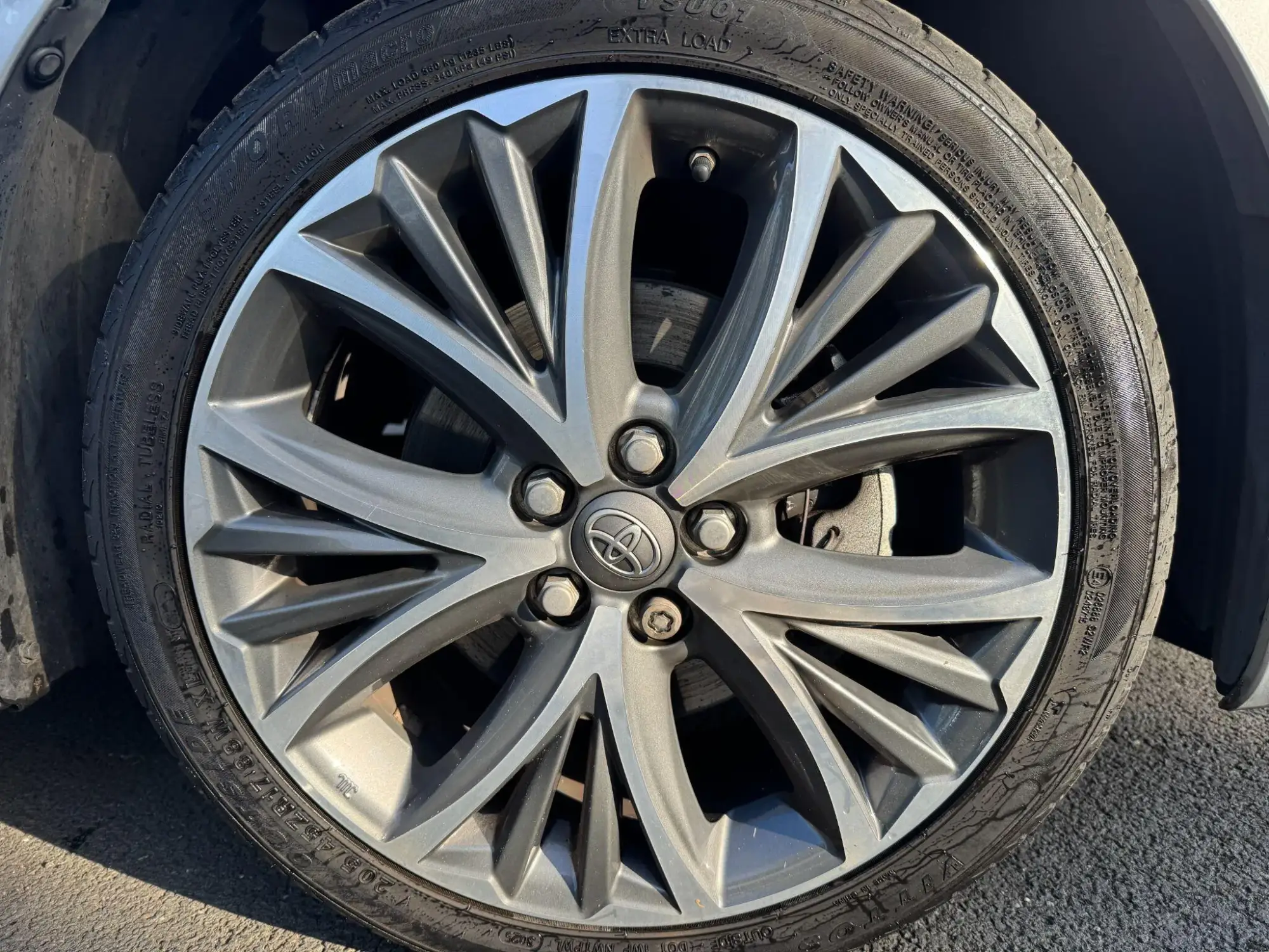 Toyota Yaris Hybrid Image 9