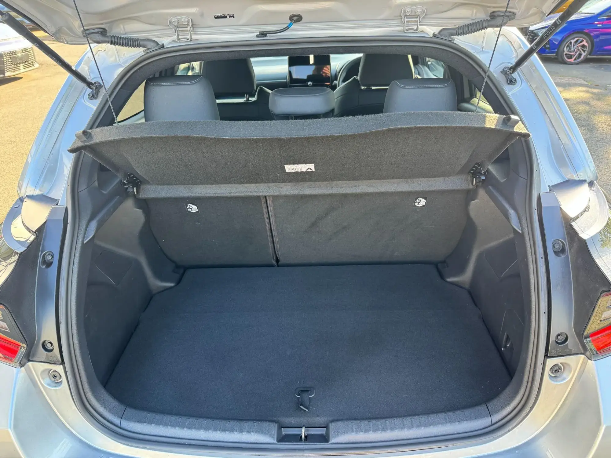 Toyota Yaris Hybrid Image 10