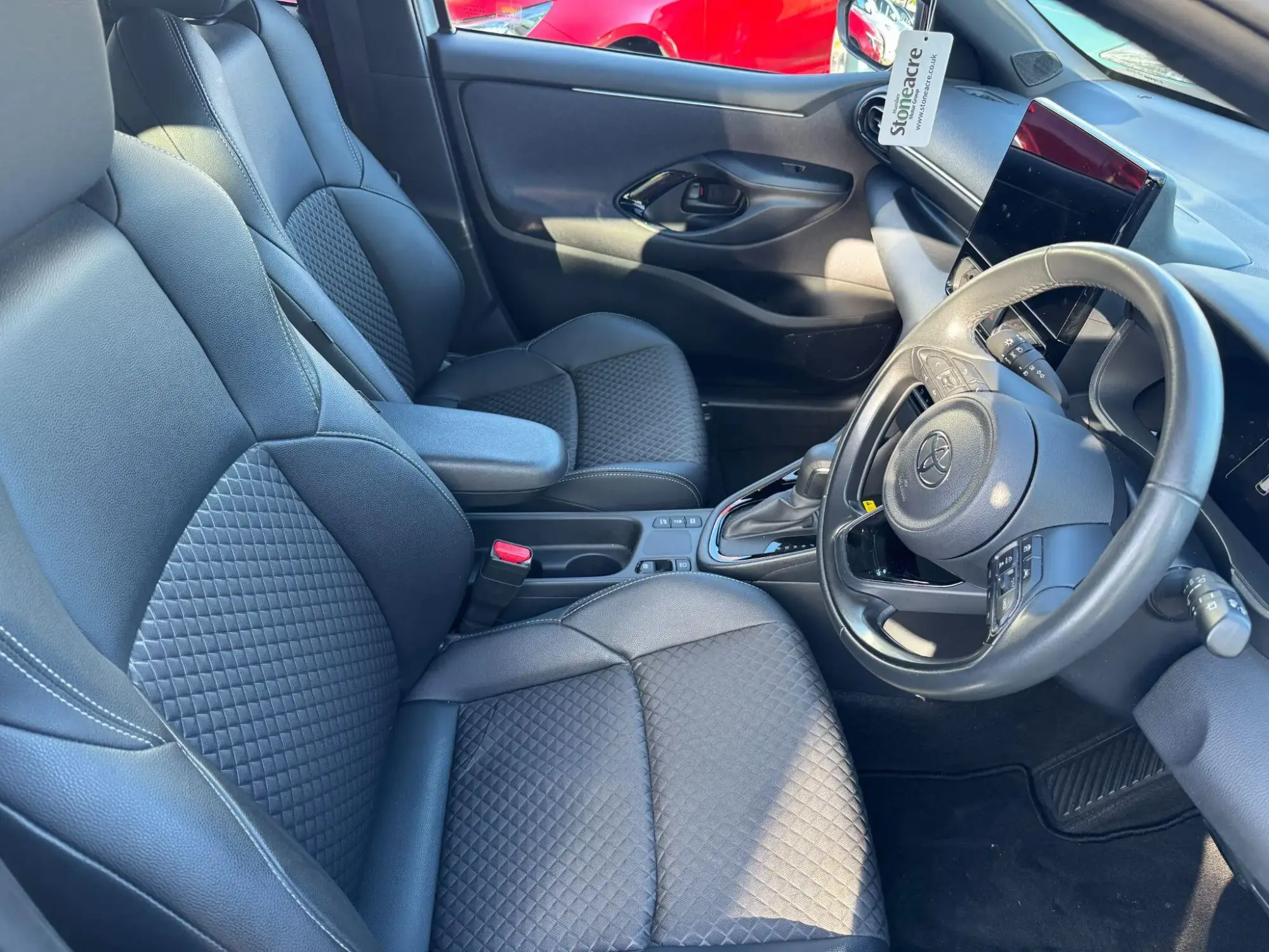 Toyota Yaris Hybrid Image 11