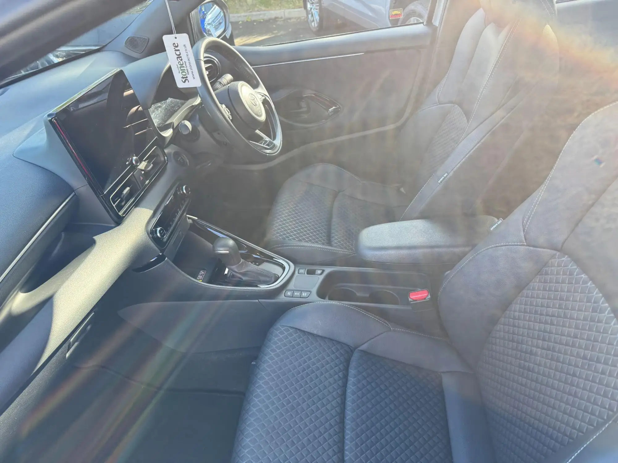 Toyota Yaris Hybrid Image 14