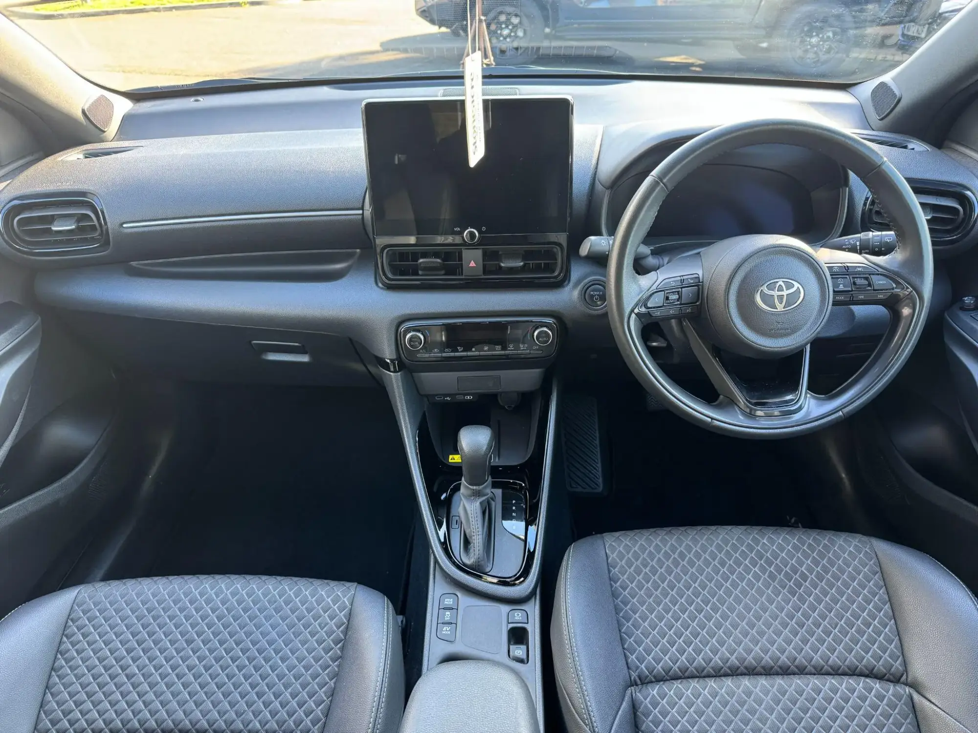 Toyota Yaris Hybrid Image 15