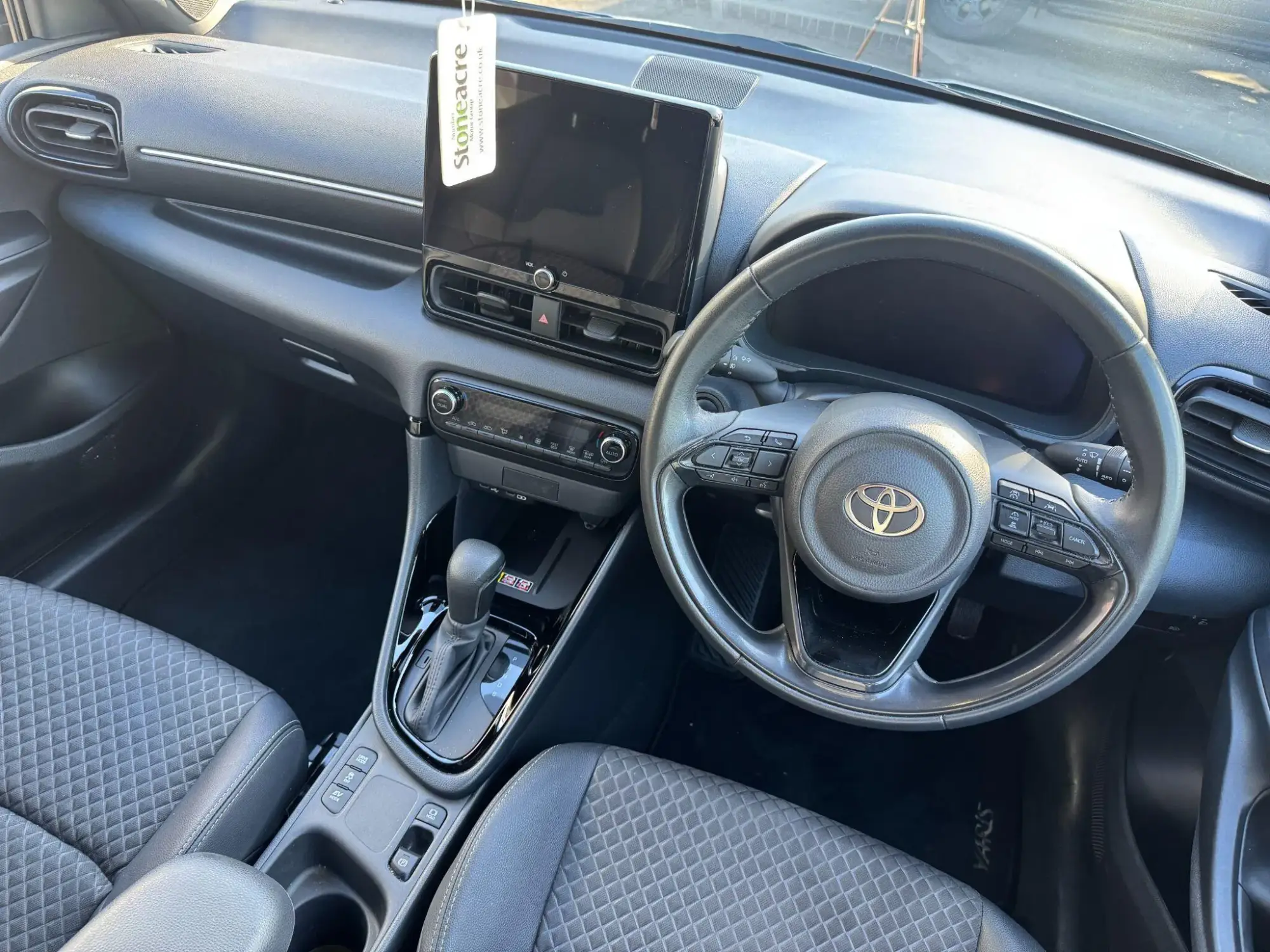 Toyota Yaris Hybrid Image 16